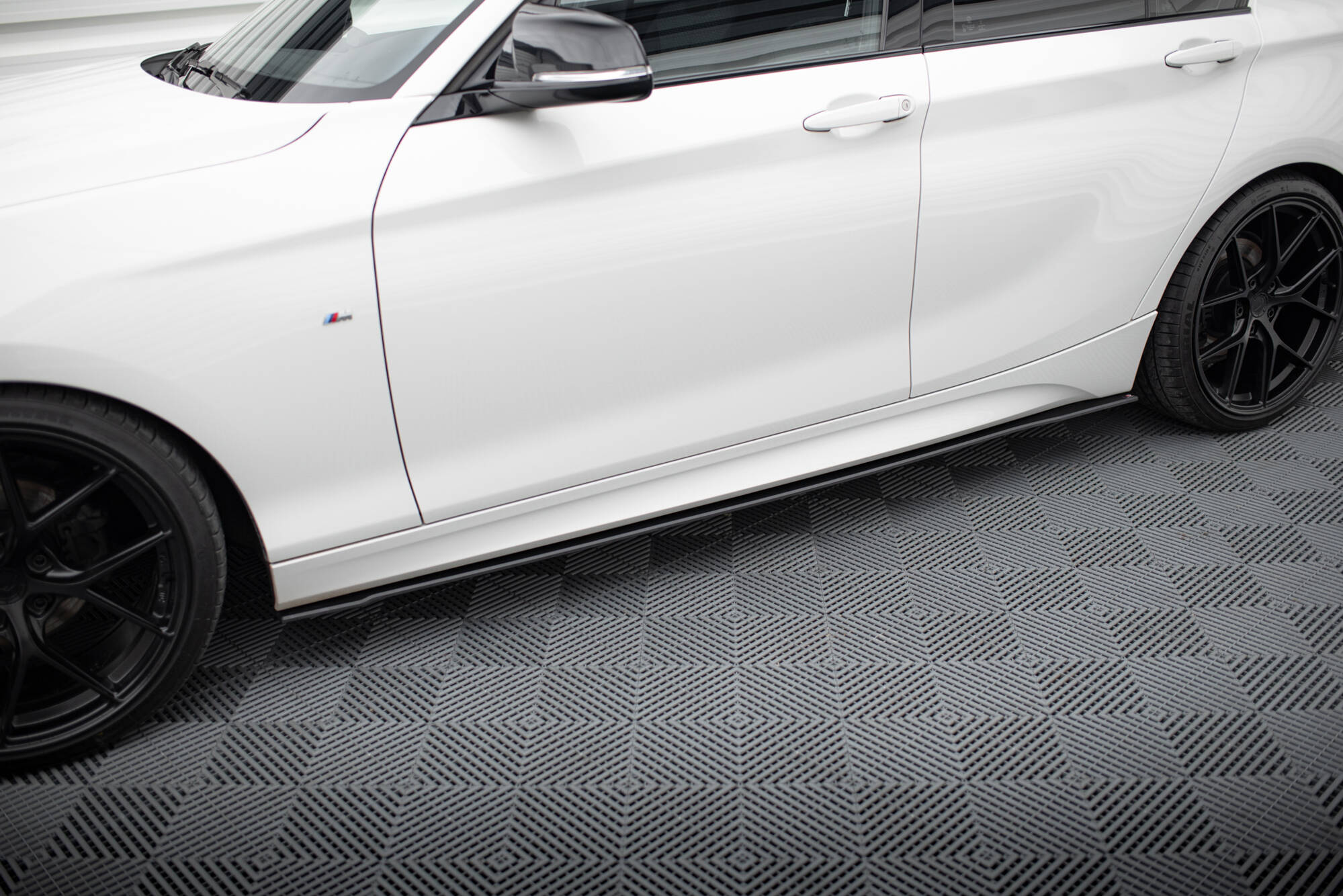 Street Pro Seitenschweller Leisten V.2 passend für BMW 1er F20 M135i / M140i / M-Paket rot
