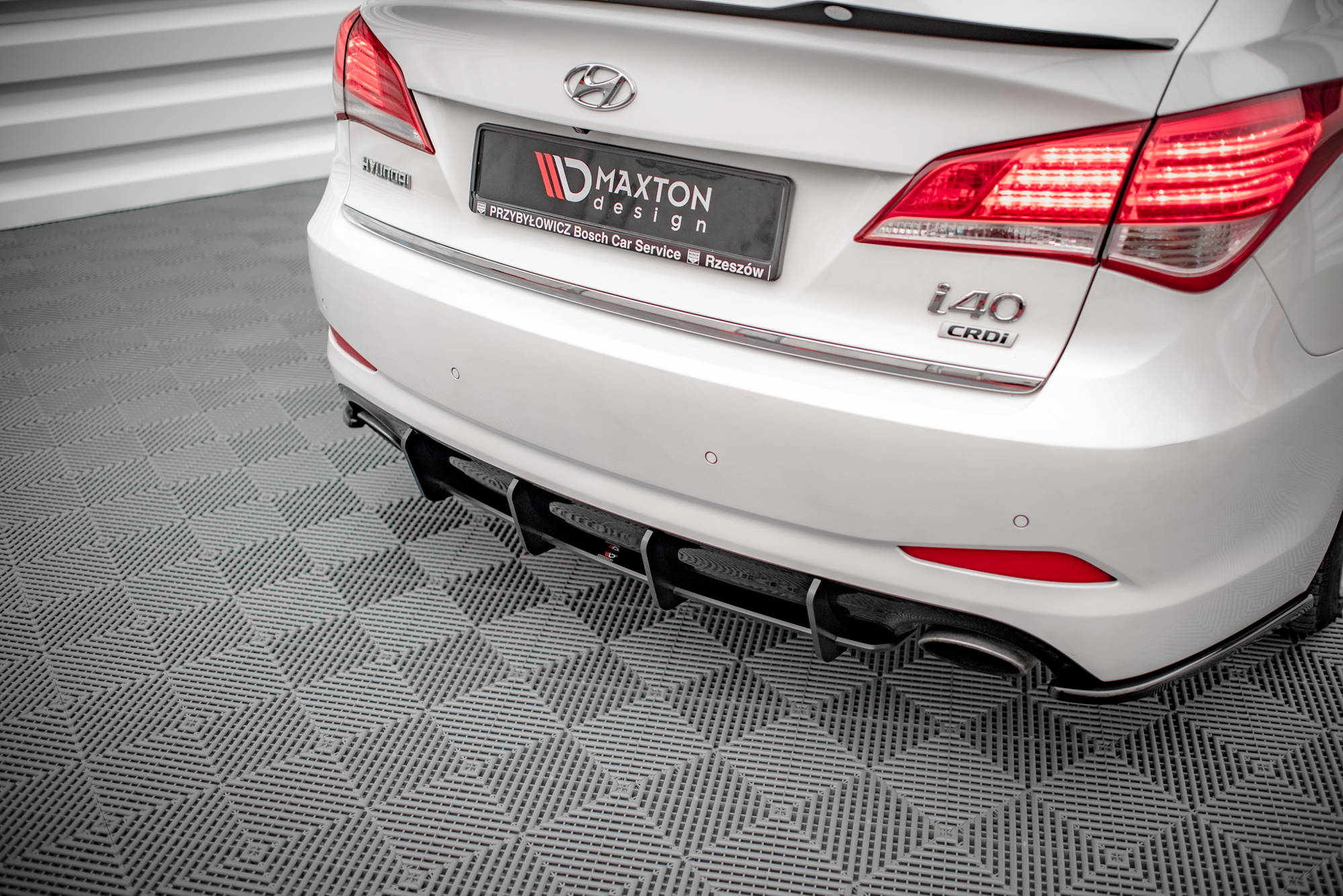 Street Pro Heckschürze Heck Ansatz Diffusor passend für Hyundai I40 Mk1 schwarz-rot
