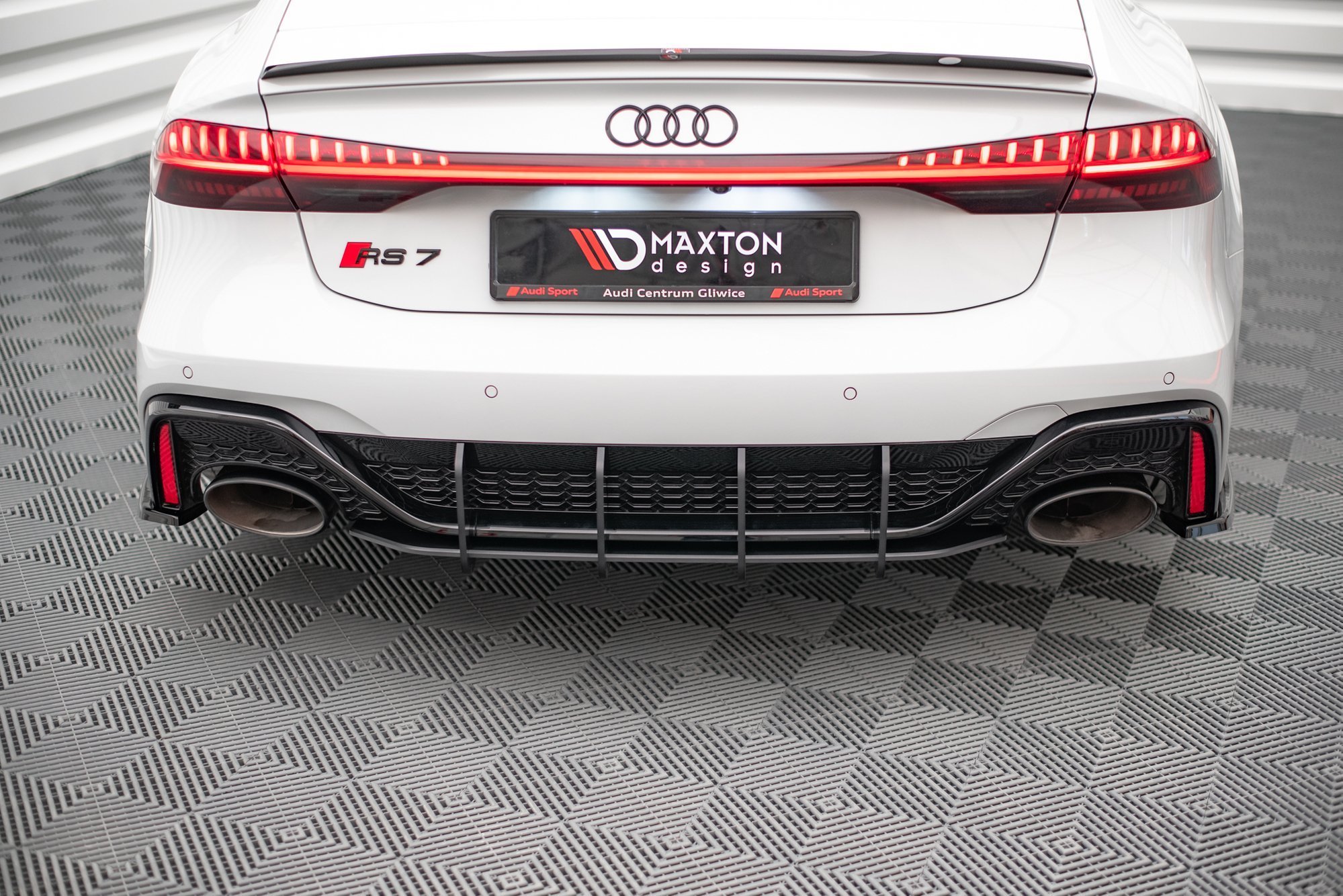 Street Pro Heckschürze Heck Ansatz Diffusor passend für Audi RS7 C8 / RS6 C8 schwarz-rot
