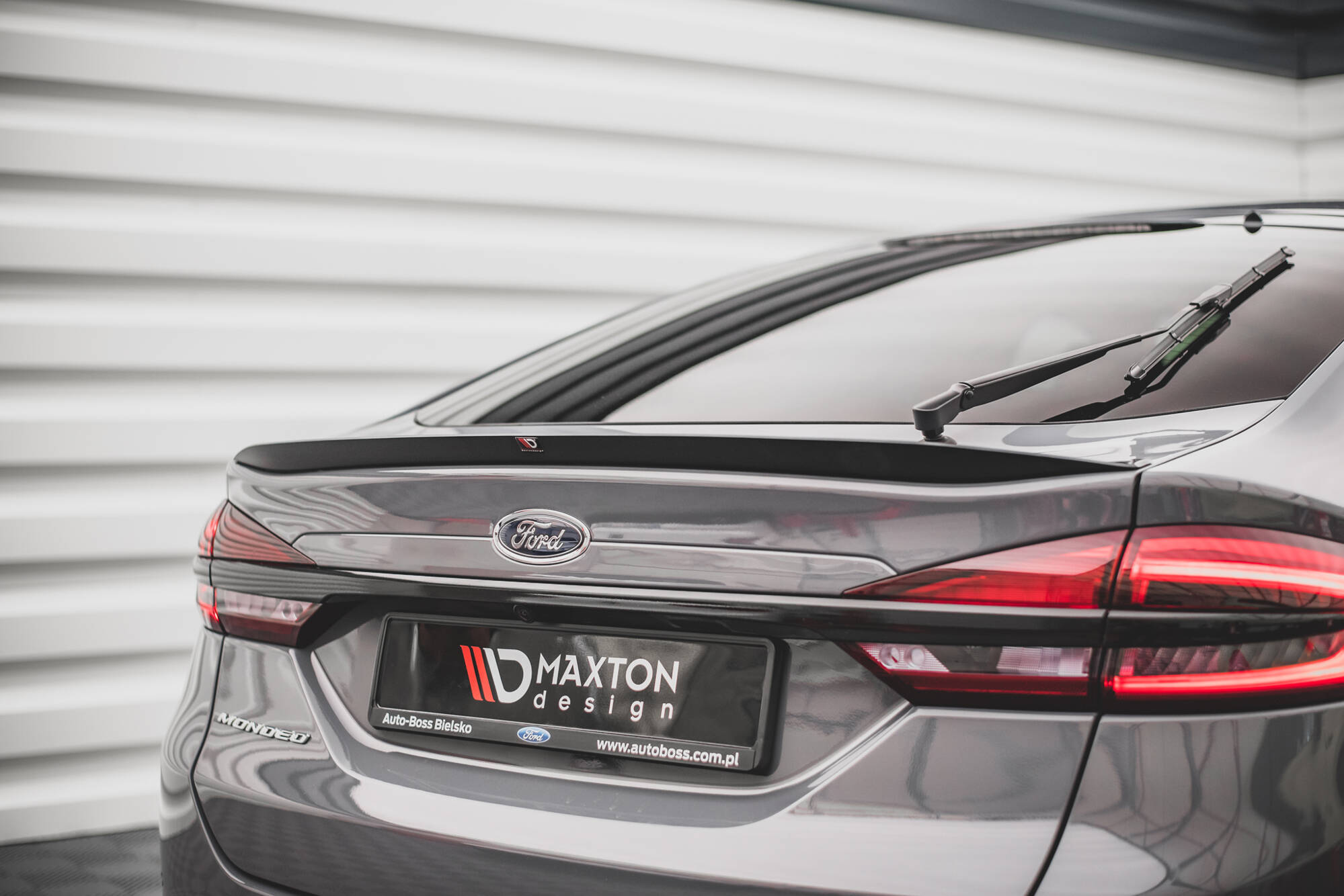 Spoiler CAP für Ford Mondeo Liftback Mk5 schwarz Hochglanz