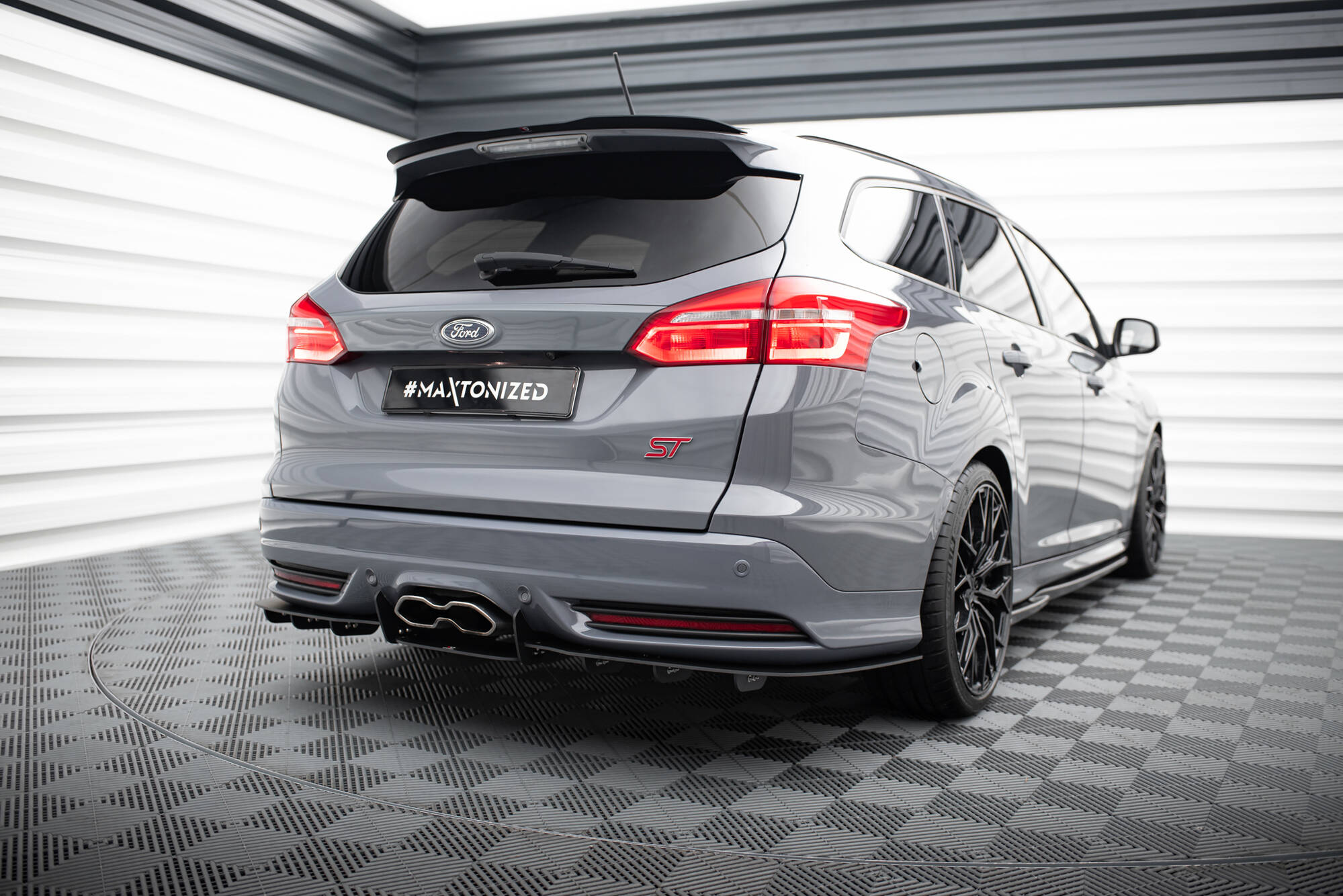 Heckschürze für Ford Focus ST Mk3 Kombi
