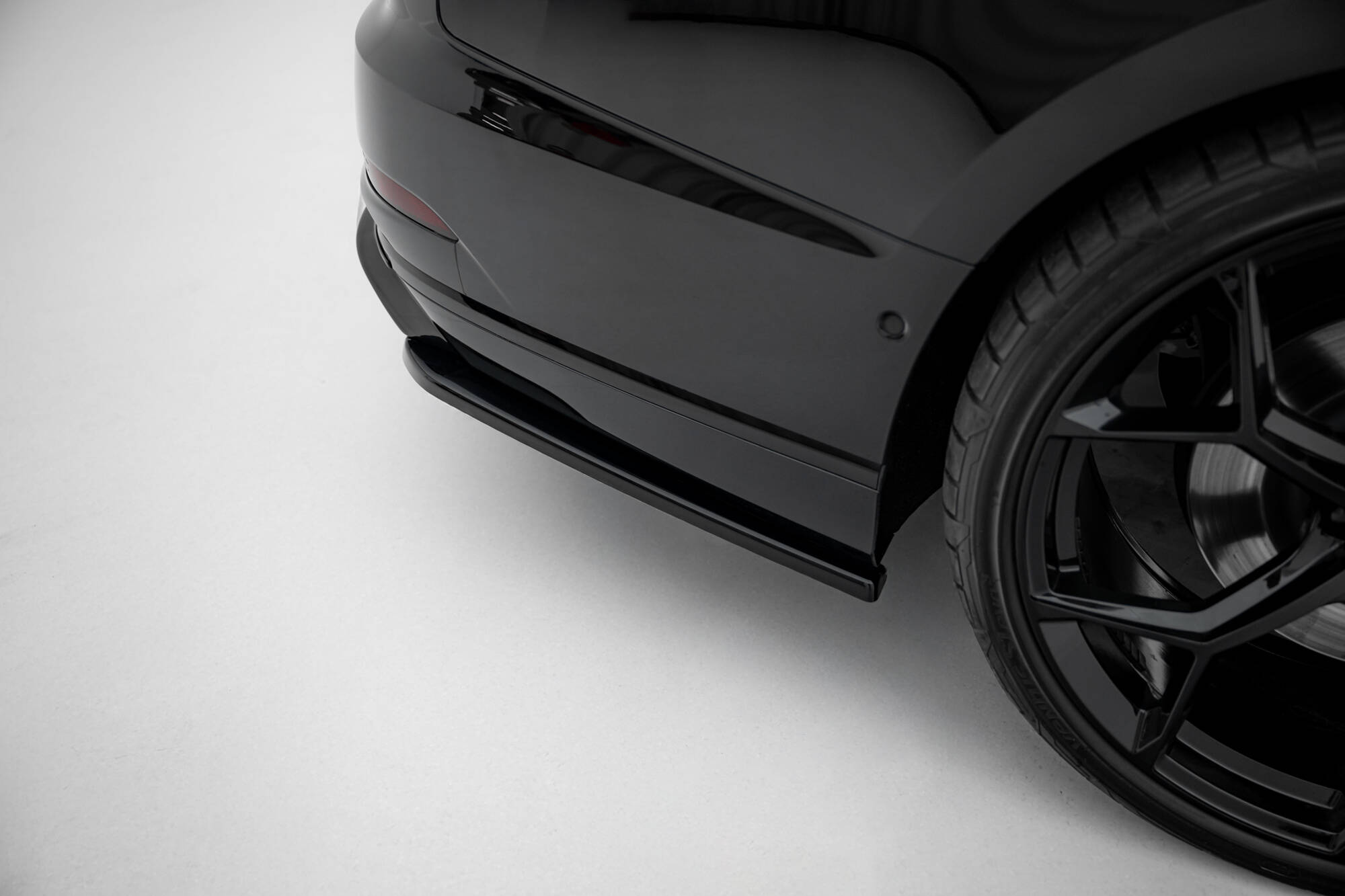 Street+ Heck Ansatz Flaps V.2 passend für Audi S8 D5 schwarz Hochglanz