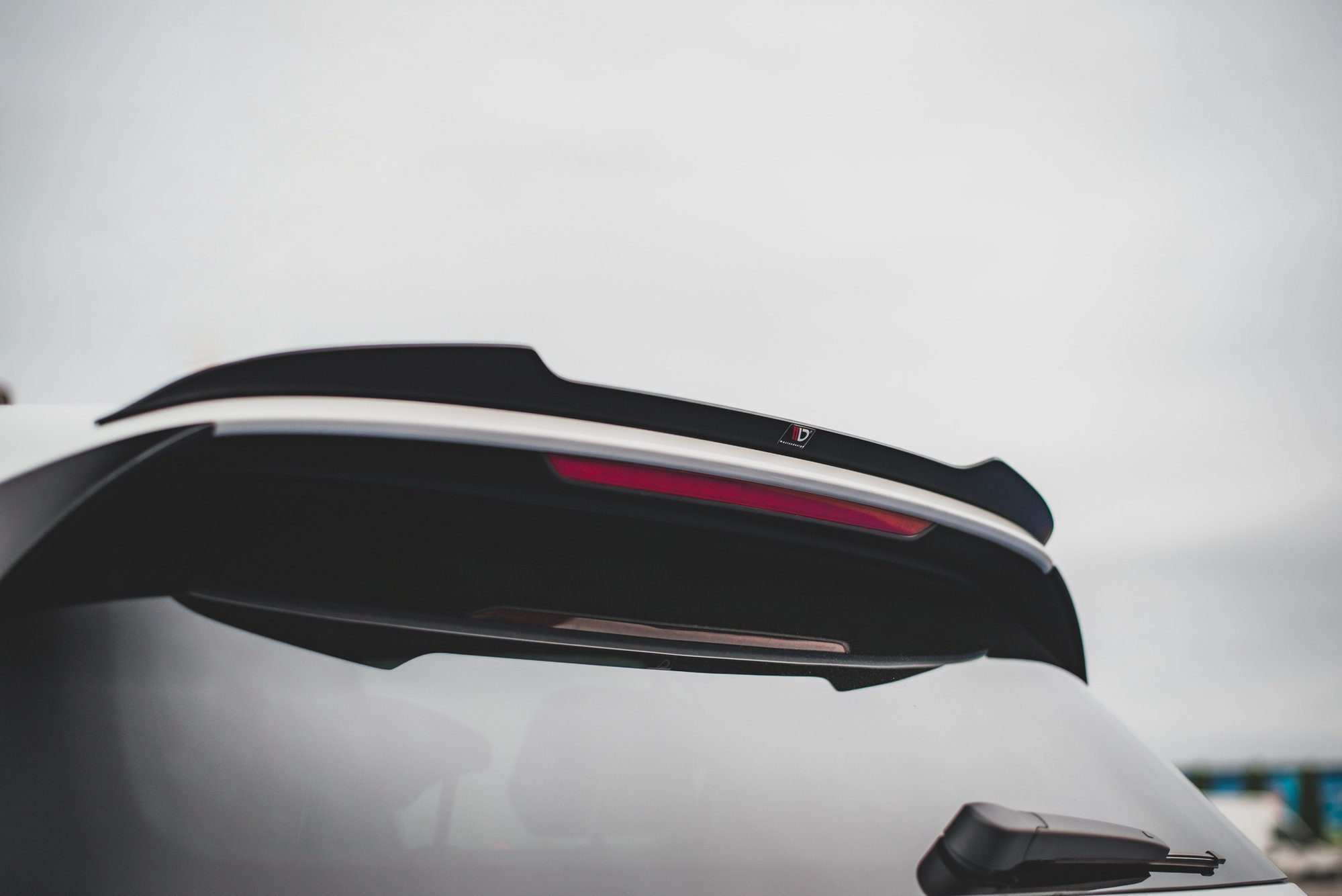 Heck Spoiler Aufsatz Abrisskante V.1 passend für VW Golf GTI / GTE / GTD / R-Line / R Mk8 schwarz Hochglanz