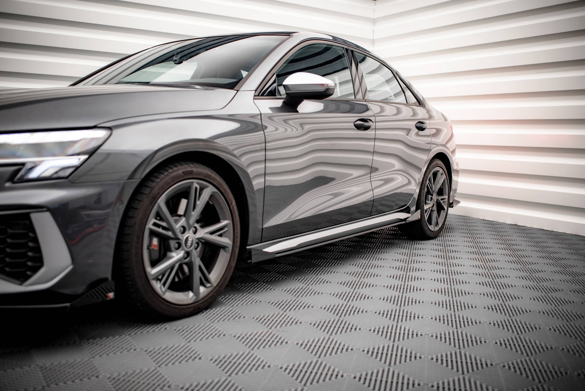 Street Pro Seitenschweller Leisten passend für Audi S3 / A3 S-Line 8Y rot+ Hochglanz Flaps