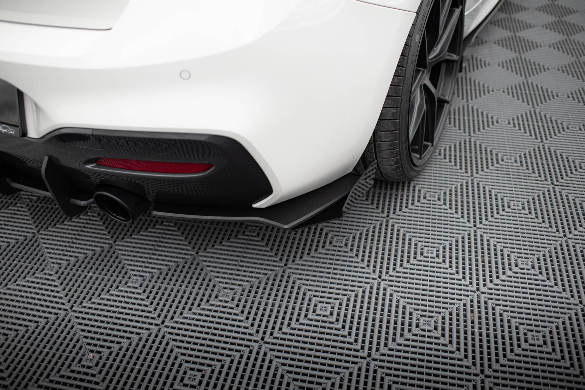Hintere Seiten Flaps passend für BMW 1er F20 M-Paket FL / M140i schwarz Hochglanz