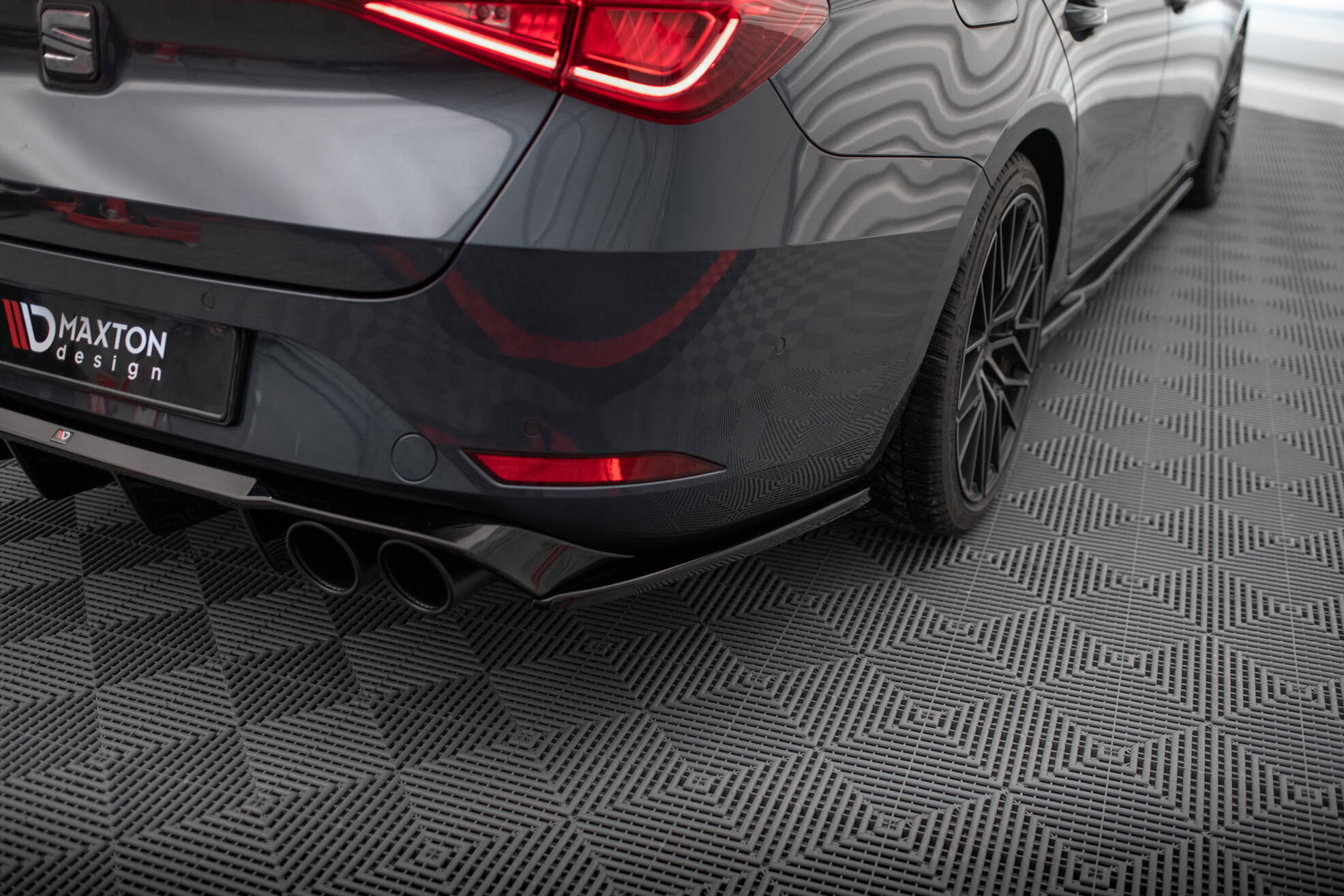 Street+ Heck Ansatz Flaps V.2 passend für Seat Leon ST FR Mk4 schwarz Hochglanz