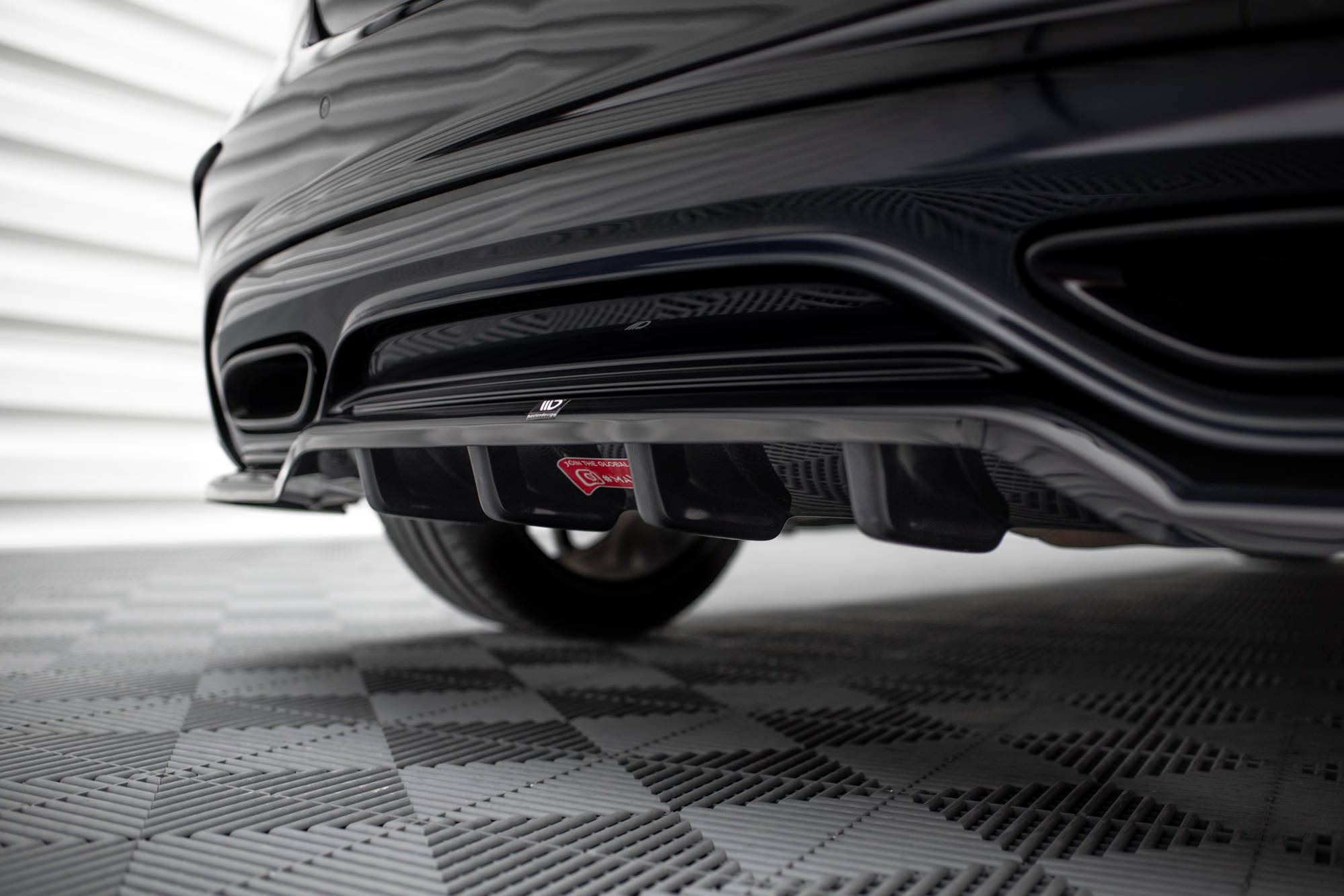 Street+ Mittlerer Diffusor RACE Heck Ansatz passend für Mercedes A AMG-Line W176 Facelif schwarz Hochglanz