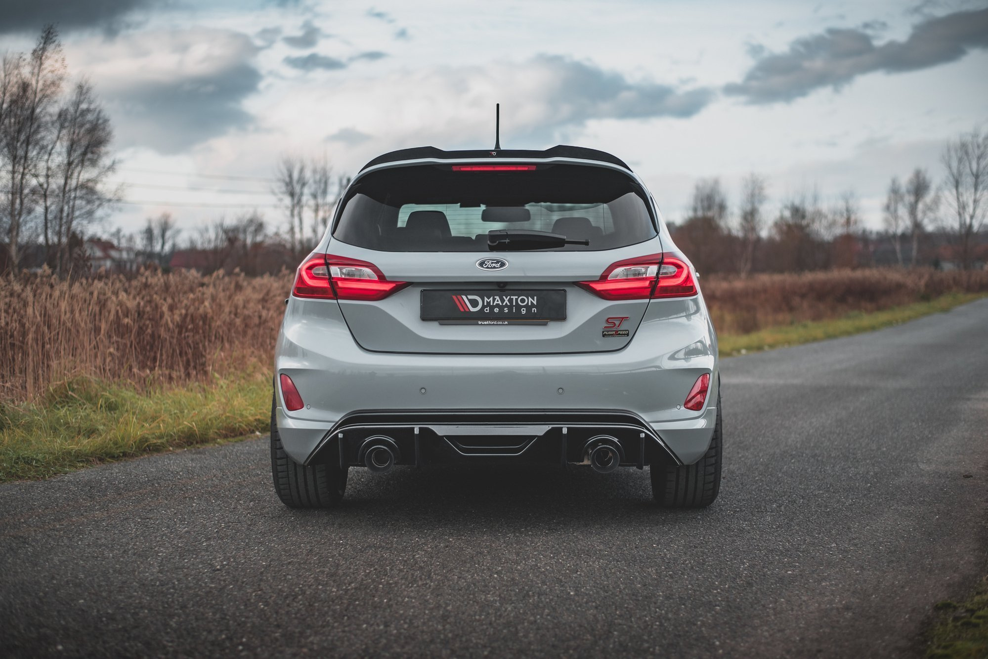 Heckansatz Diffusor passend für Ford Fiesta ST mk8 schwarz Hochglanz+Milltek Sport Endschalldämpfer schwarz + GPF System