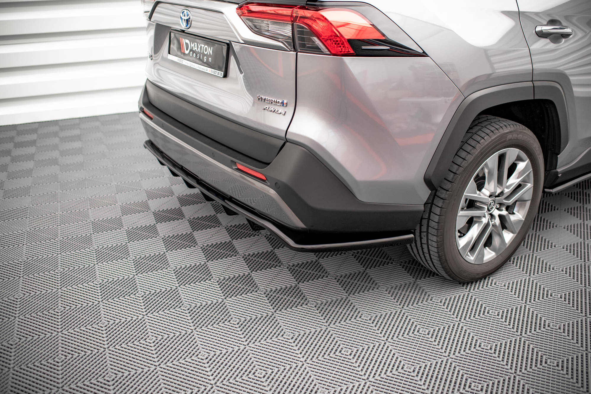 Street+ Mittlerer Diffusor RACE Heck Ansatz passend für Toyota RAV4 Mk5 schwarz Hochglanz