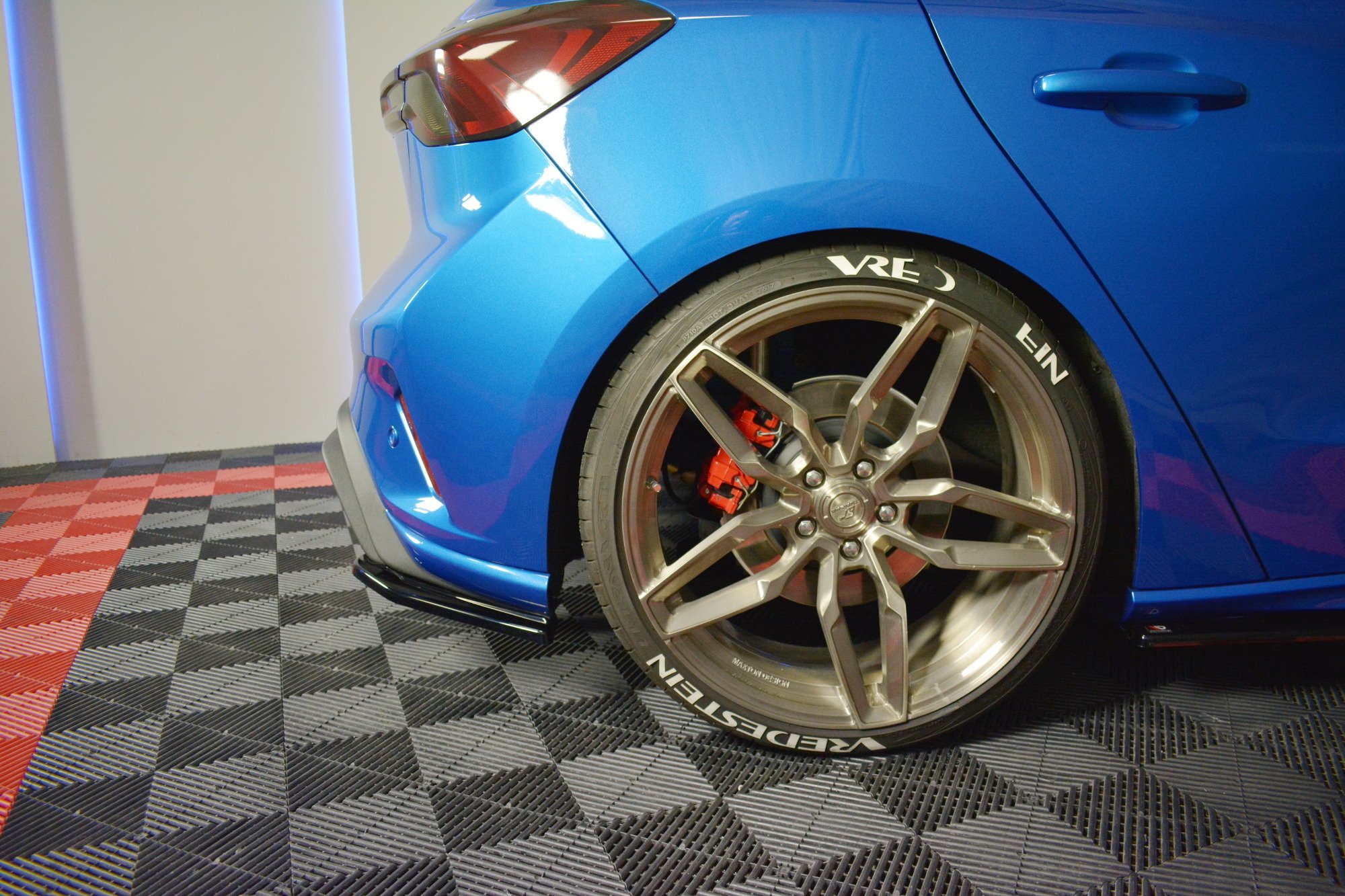 Heck Ansatz Flaps Diffusor V.2 für Für heckansatz v.1 Ford Focus Hatchabck ST-Line schwarz Hochglanz