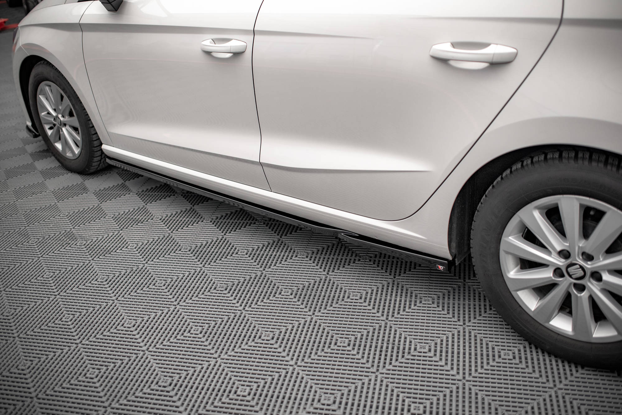 Street+ Seitenschweller Leisten V.2 passend für Seat Ibiza FR/ Standard Mk5 schwarz Hochglanz