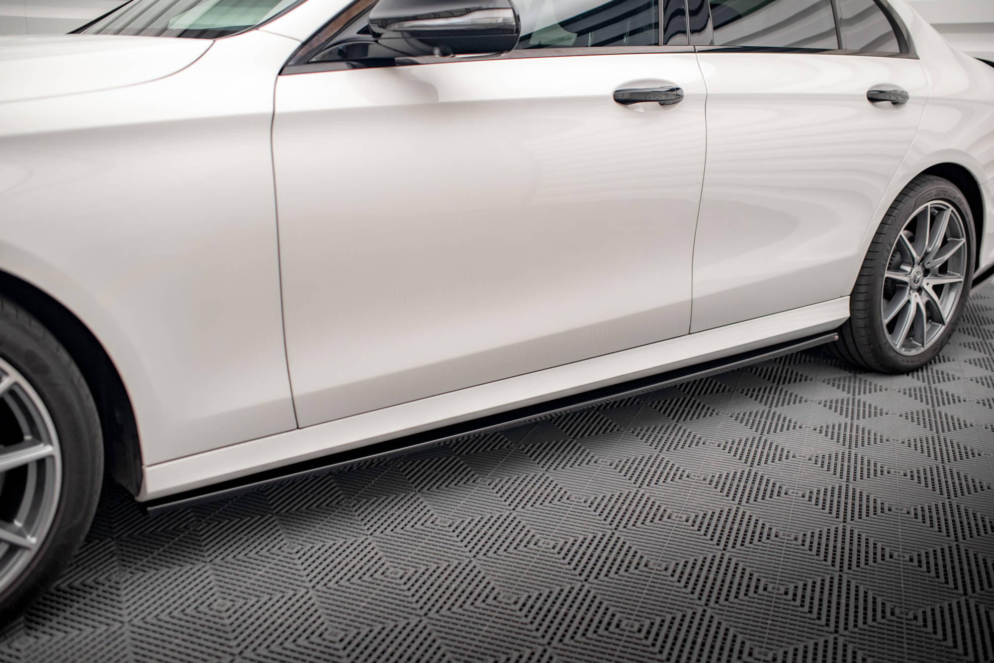 Street+ Seitenschweller Leisten passend für Mercedes E AMG-Line W213 FL schwarz Hochglanz