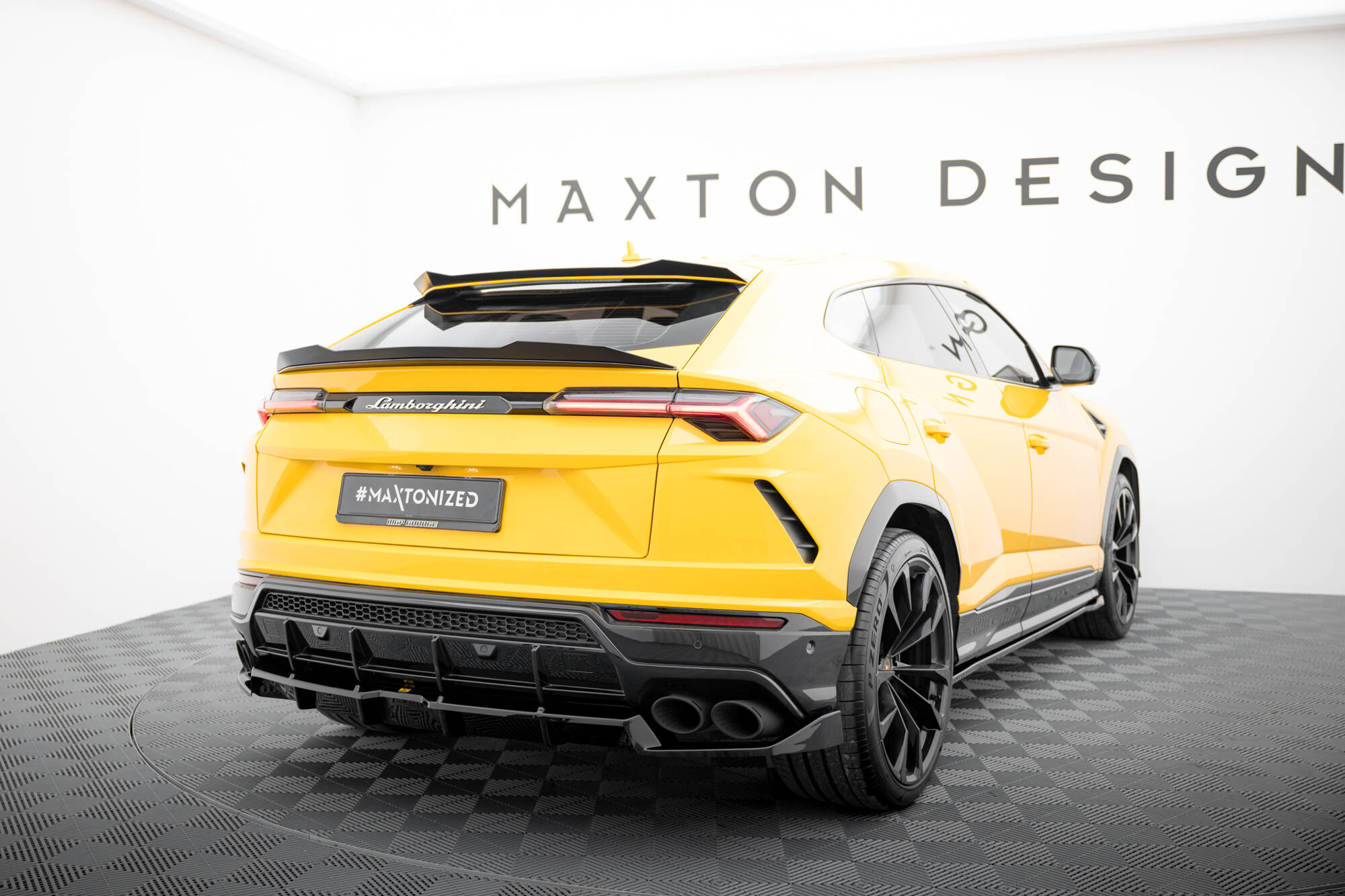 Heckspoiler Lippe oben passend für Lamborghini Urus Mk1 schwarz Hochglanz