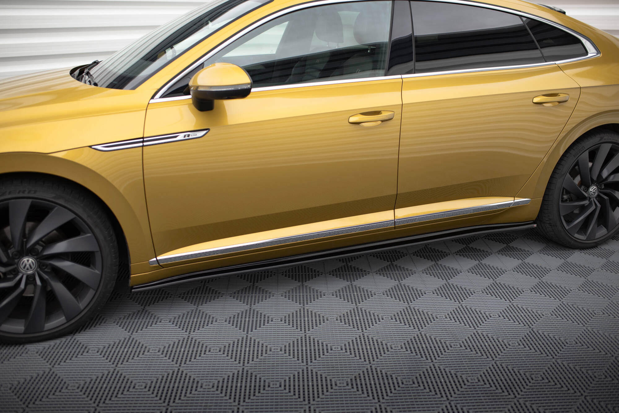 Street+ Seitenschweller Leisten passend für VW Arteon R-Line Limousine / Shooting Brake Mk1 schwarz Hochglanz