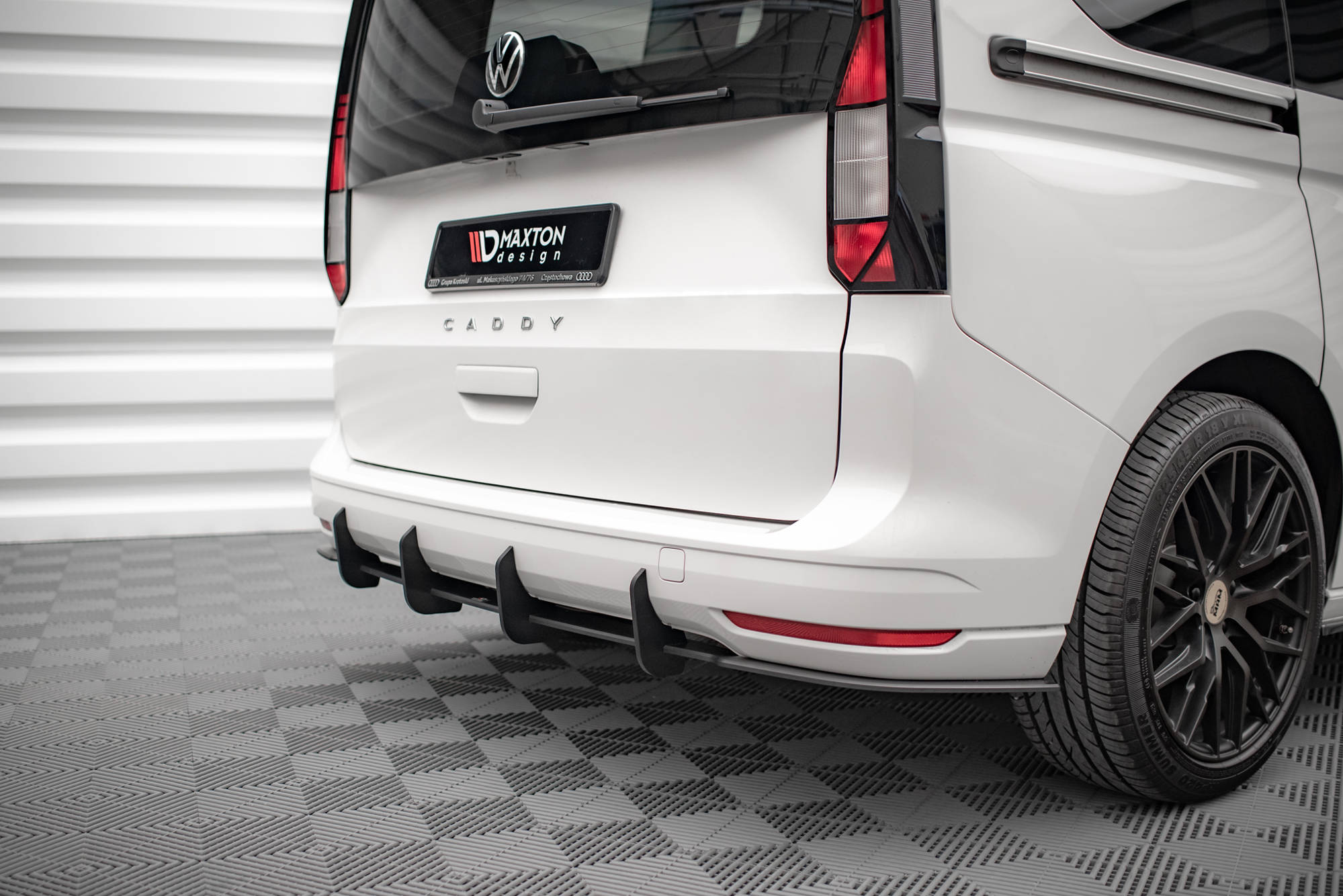 Street Pro Heckschürze Heck Ansatz Diffusor passend für VW Caddy Mk5 schwarz-rot