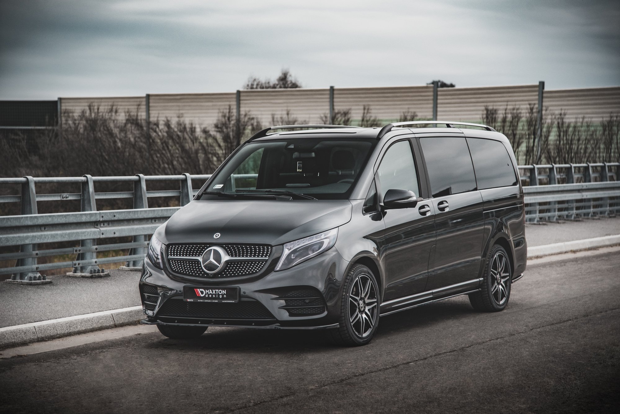 Street+ Spoilerlippe Front Ansatz V.1 passend für Mercedes V-Klasse AMG-Line W447 FL schwarz Hochglanz