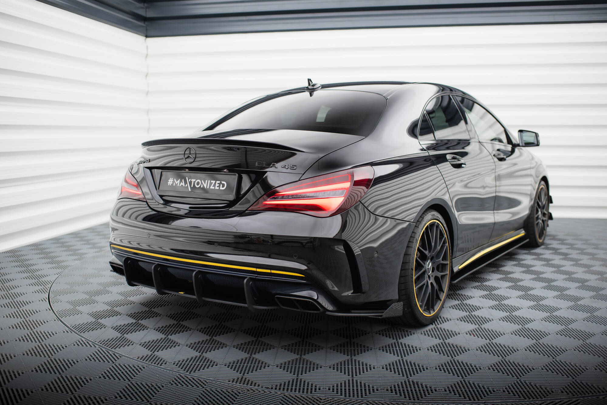 Street Pro Heck Ansatz Flaps passend für Mercedes-AMG CLA 45 C117 FL mit AERO Paket rot+ Hochglanz Flaps