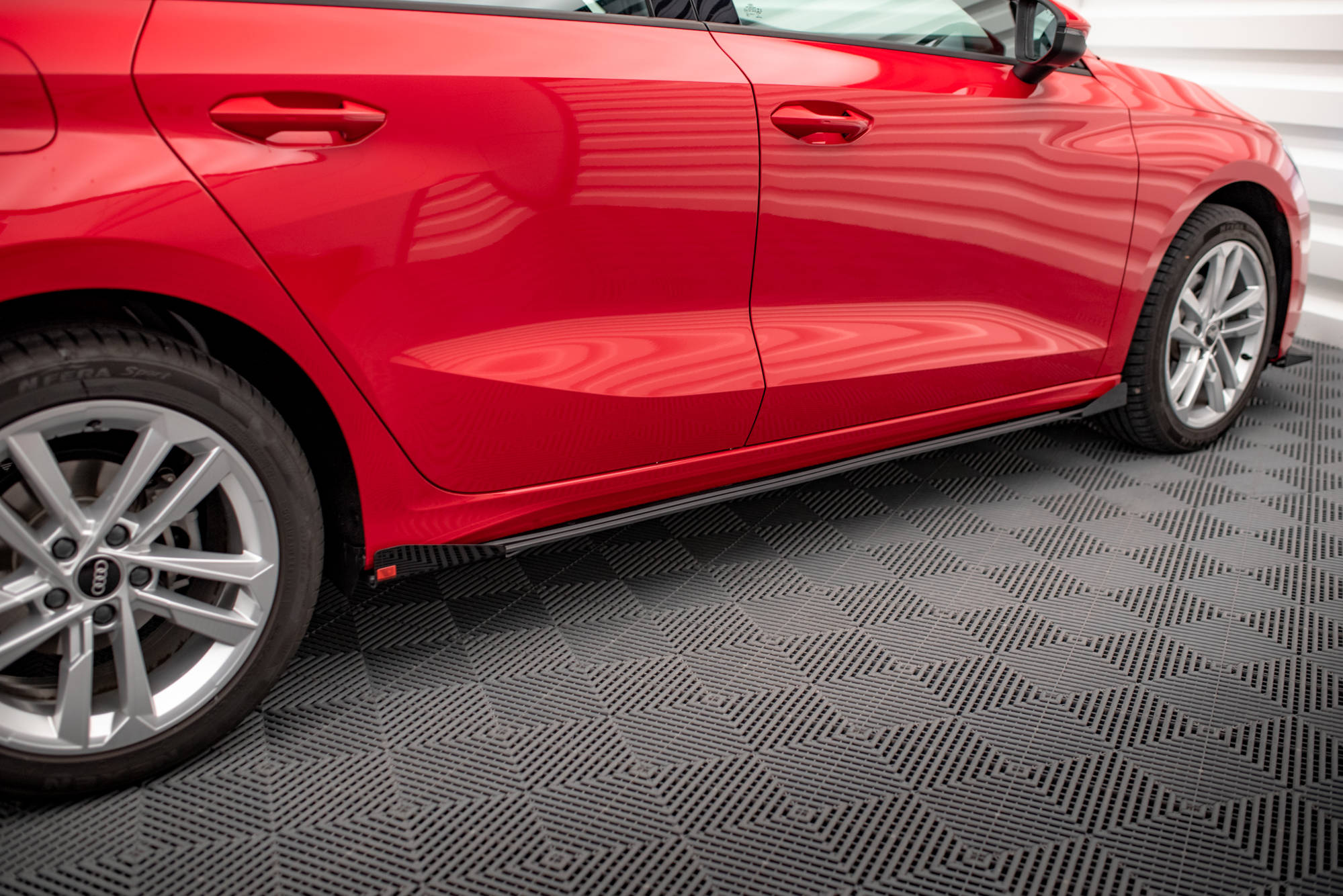 Seitenschweller Flaps passend für Audi A3 8Y schwarz Hochglanz