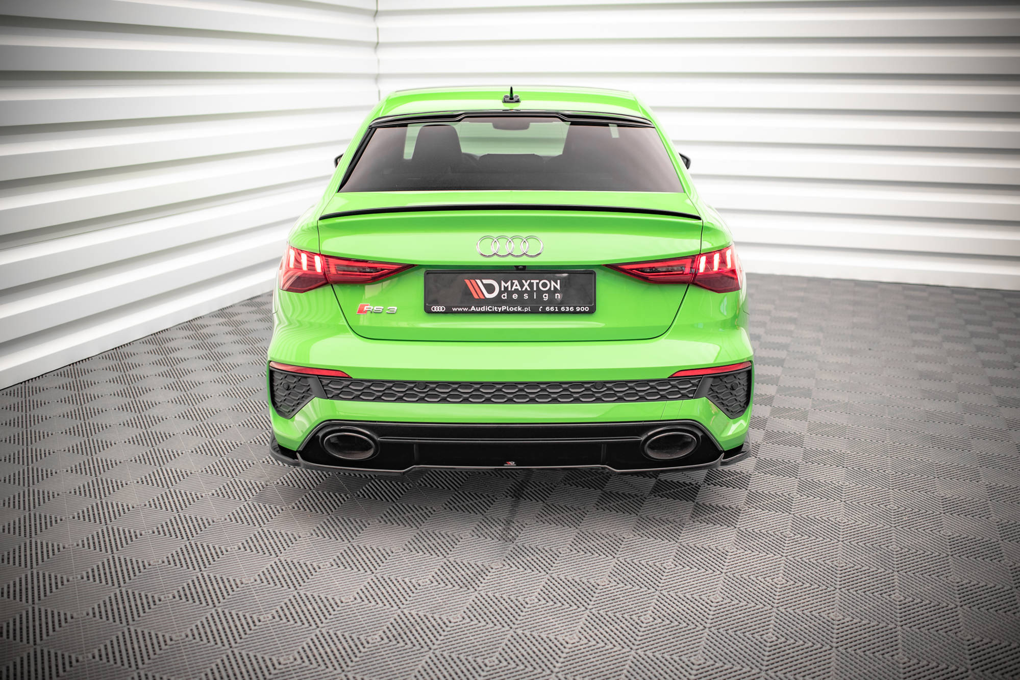 Street+ Mittlerer Diffusor Heck Ansatz passend für Audi RS3 Limousine 8Y schwarz Hochglanz