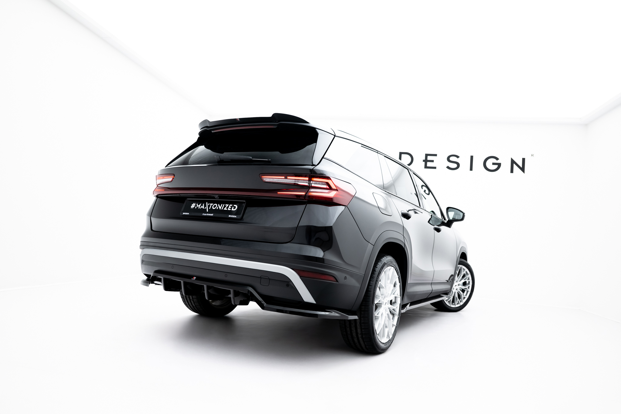 Street+ Mittlerer Diffusor RACE Heck Ansatz passend für Skoda Kodiaq Mk2 schwarz Hochglanz