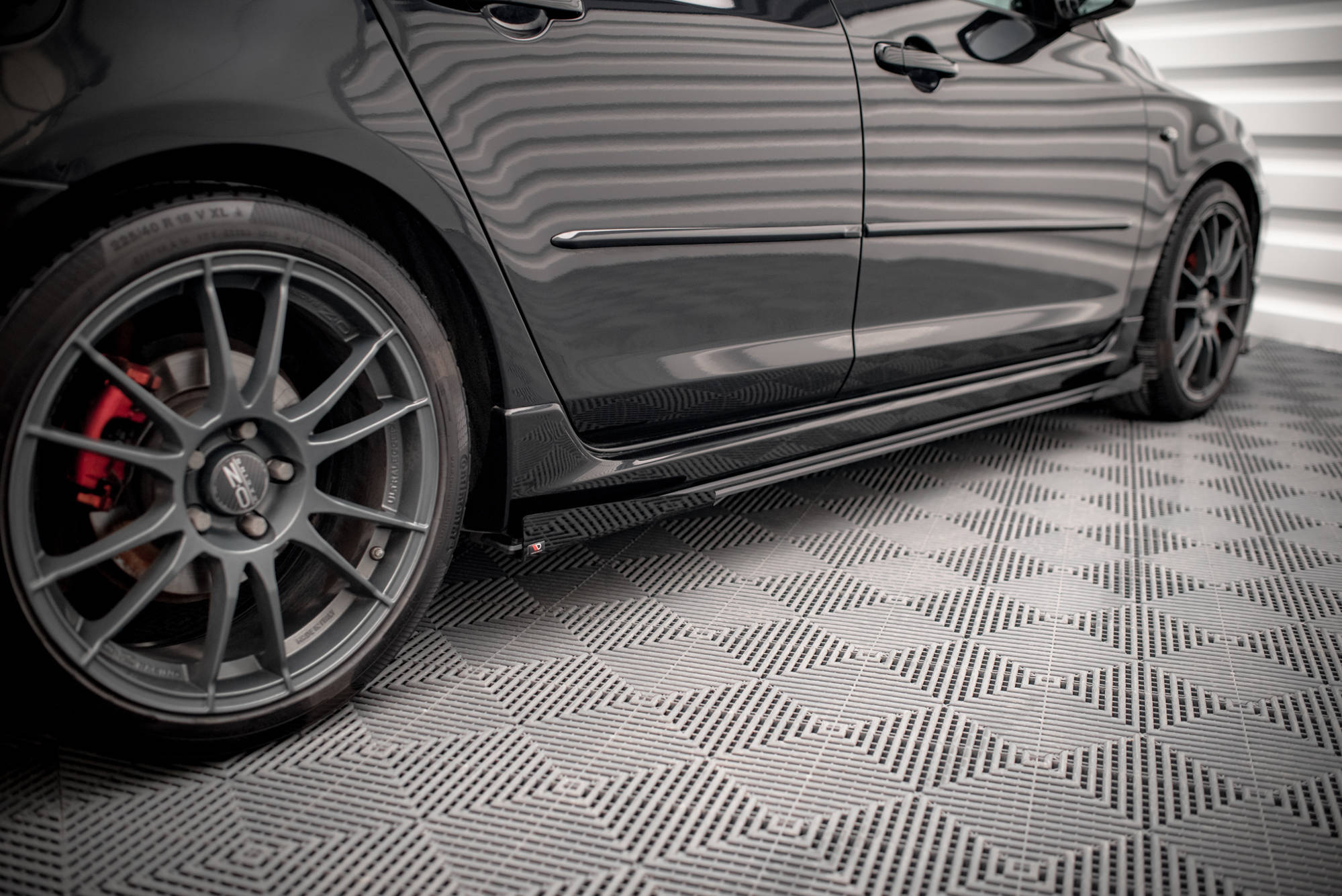Street Pro Seitenschweller Leisten passend für Mazda 3 MPS Mk1 rot+ Hochglanz Flaps