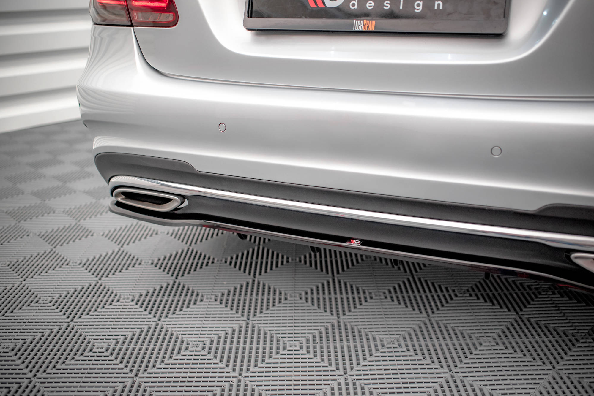 Street+ Mittlerer Diffusor RACE Heck Ansatz passend für Mercedes E AMG-Line Limousine W212 FL schwarz Hochglanz