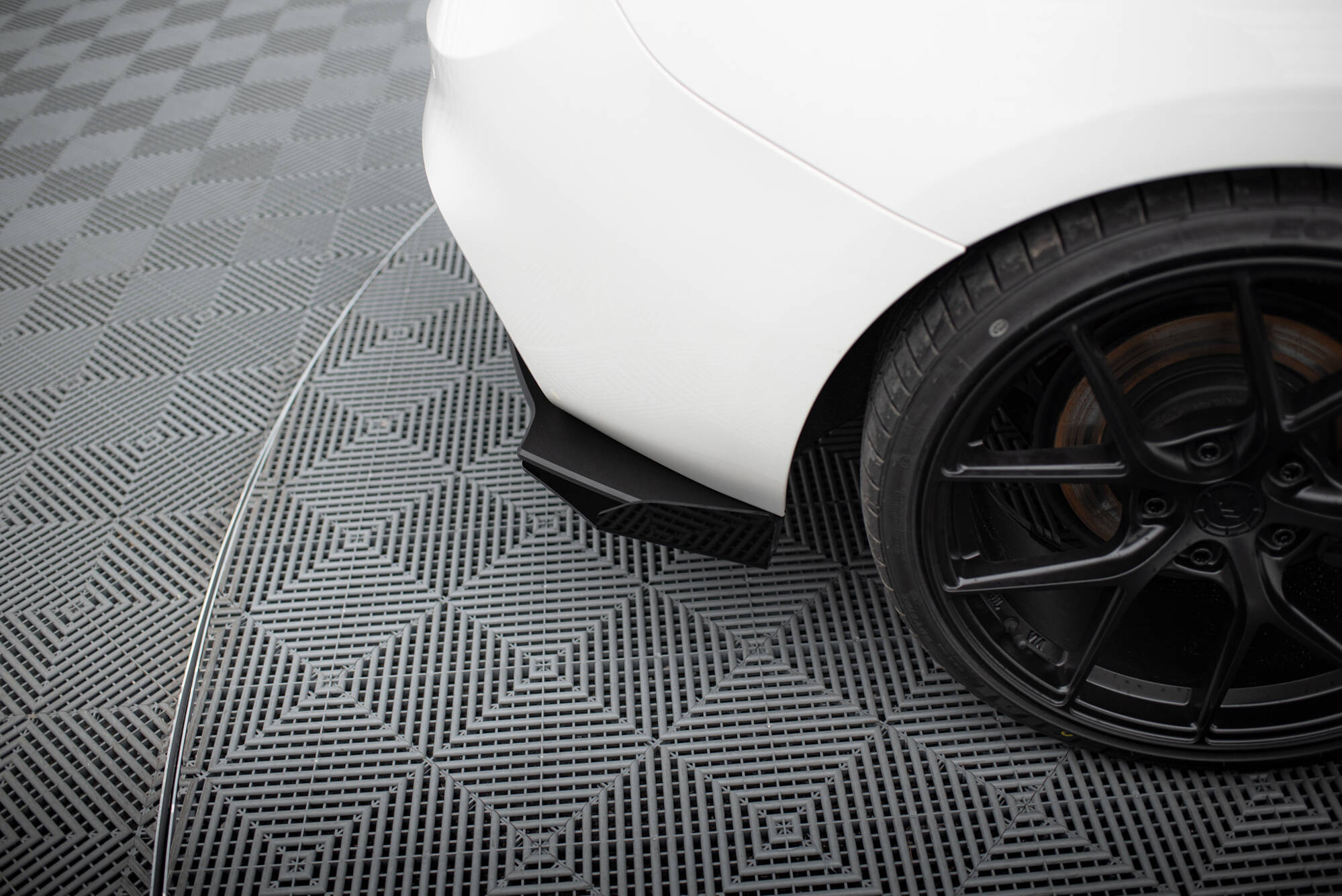 Hintere Seiten Flaps passend für BMW 1er F20 M-Paket FL / M140i schwarz Hochglanz