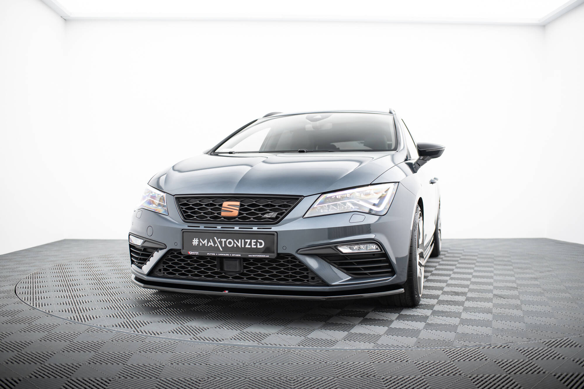 Front Ansatz V.1 für Seat Leon Cupra / FR Mk3 FL schwarz Hochglanz