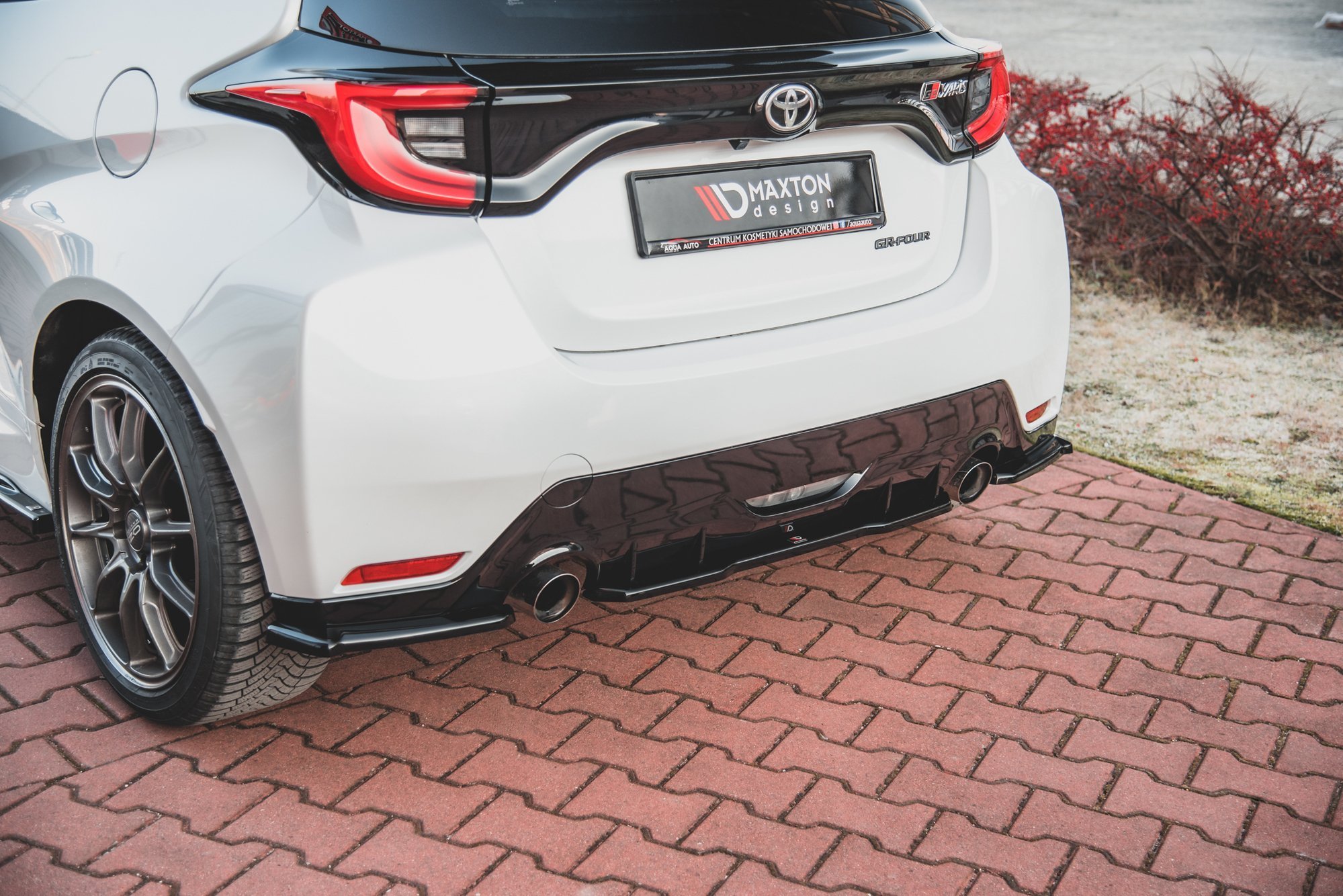 Street+ Mittlerer Diffusor Heck Ansatz RACE passend für Toyota GR Yaris Mk4 Carbon Look