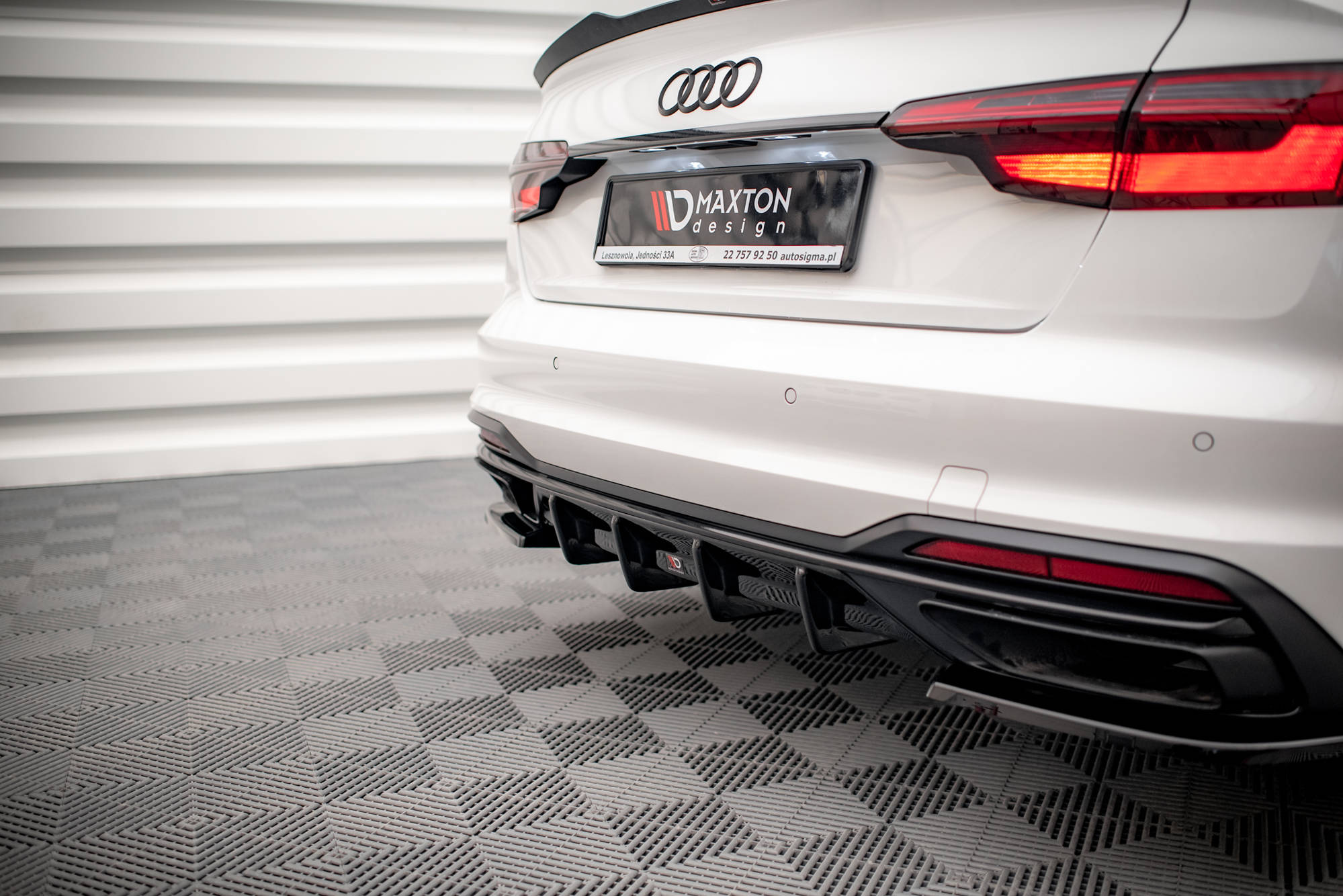 Street+ Heck Ansatz Diffusor passend für Audi A4 B9 FL schwarz Hochglanz