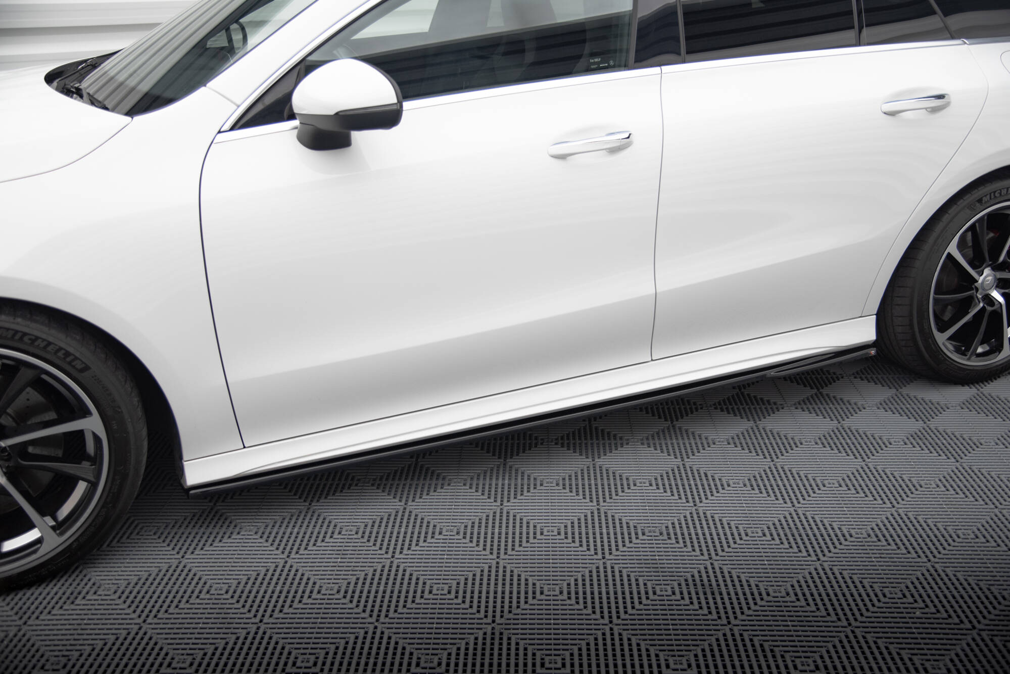 Seitenschweller Ansatz für Mercedes-Benz CLA AMG-Line C118 schwarz Hochglanz