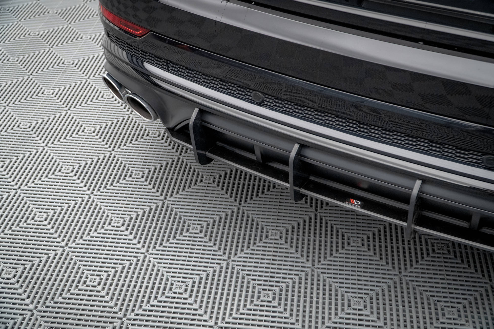 Street Pro Heckschürze Heck Ansatz Diffusor passend für Audi SQ8 / Q8 S-Line Mk1 schwarz-rot