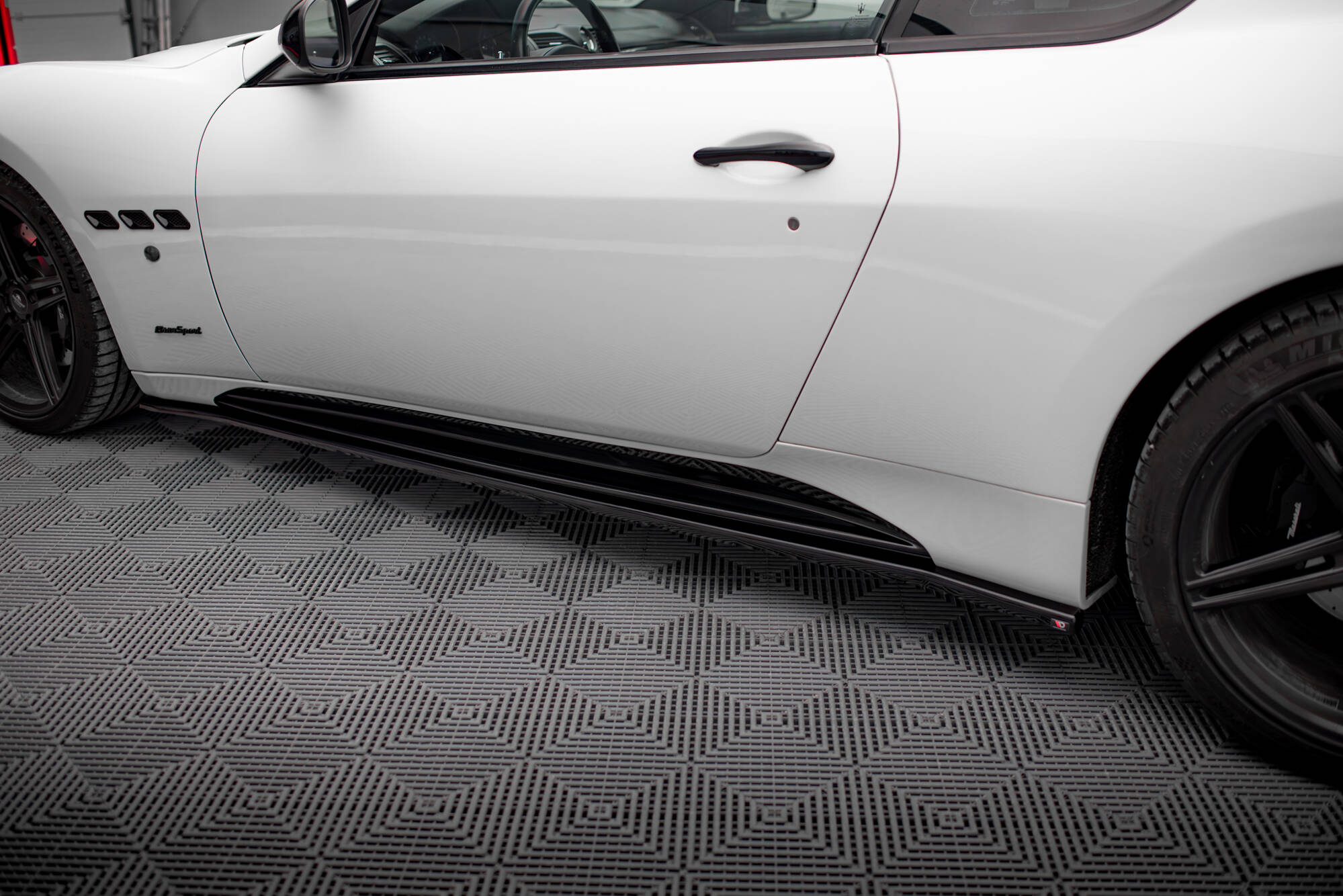 Seitenschweller Ansatz Paar passend für Maserati Granturismo S Mk1 schwarz Hochglanz