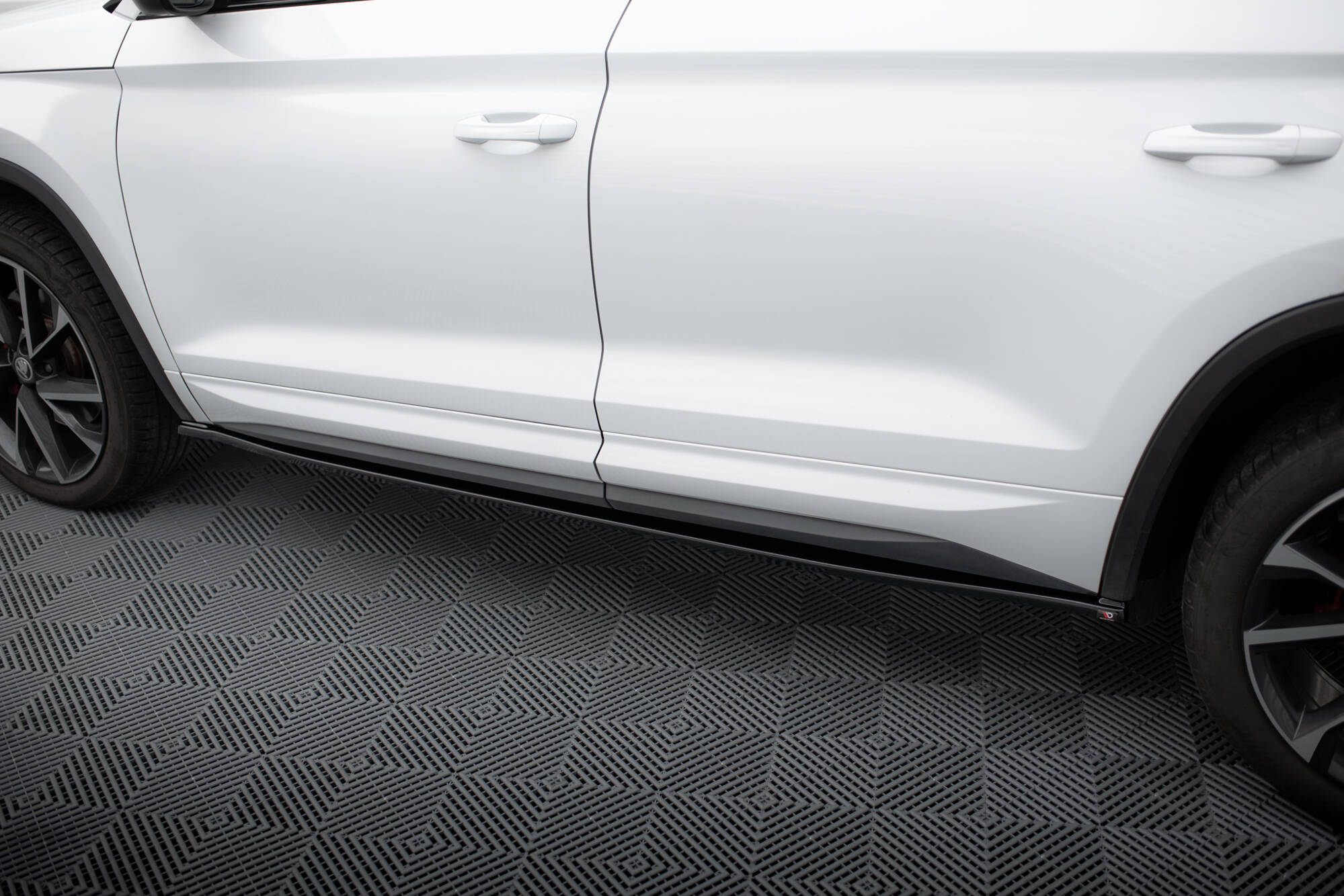 Seitenschweller Ansatz für Skoda Kodiaq Sportline/RS Mk1 / Mk1 Facelift schwarz Hochglanz