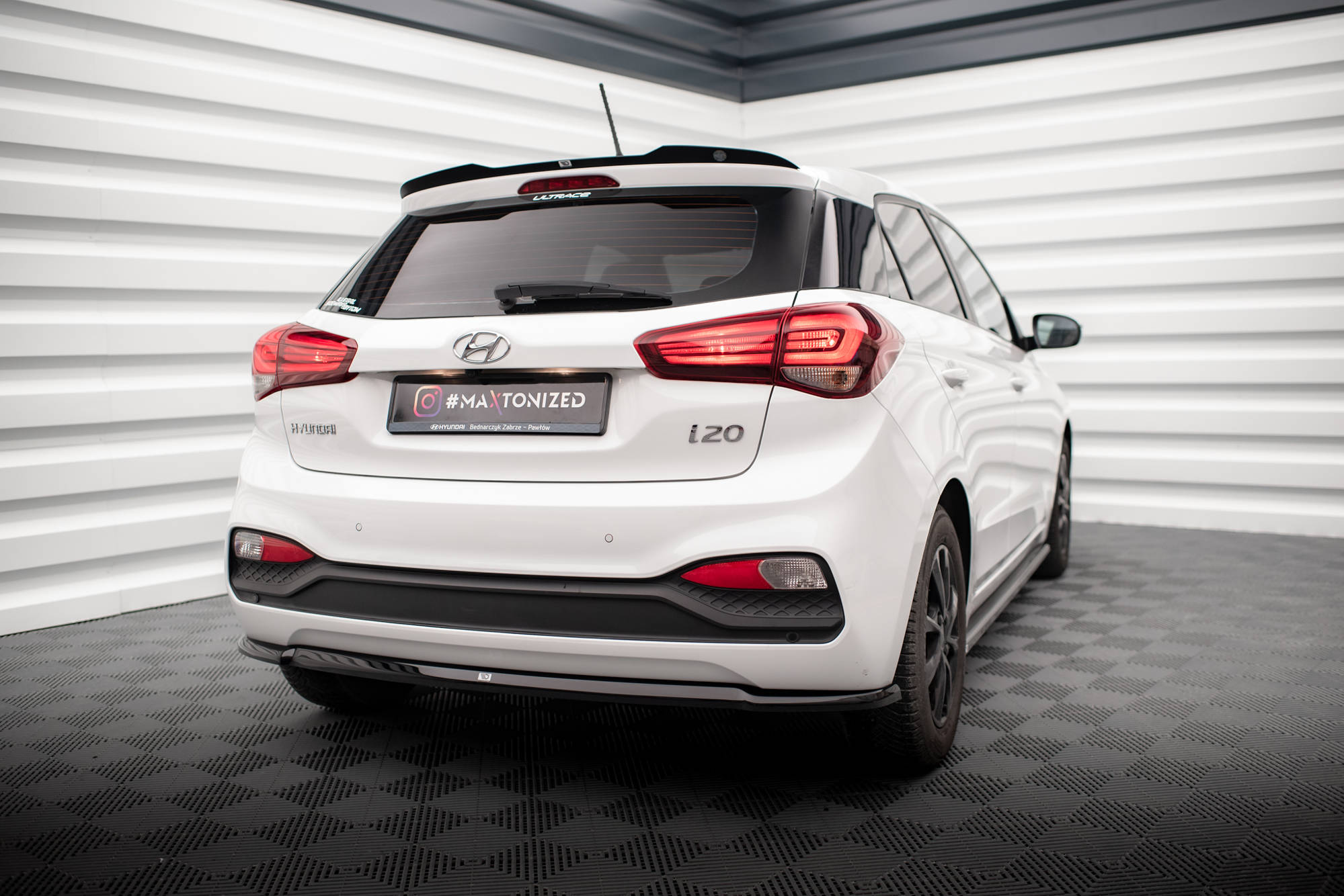 Heck Spoiler Aufsatz Abrisskante passend für Hyundai I20 Mk2 FL schwarz Hochglanz