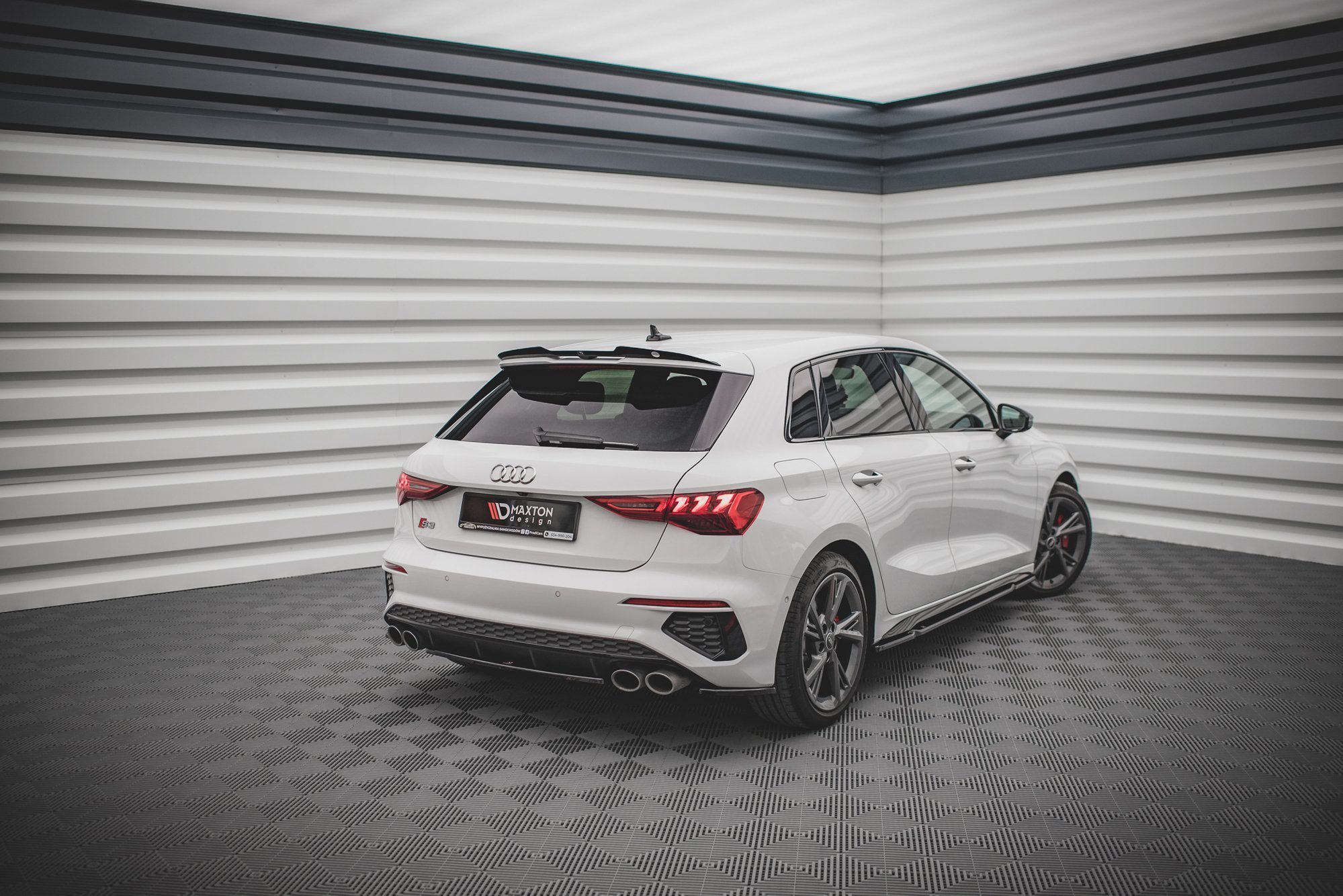 Street+ Mittlerer Diffusor Heck Ansatz passend für Audi S3 Sportback 8Y schwarz Hochglanz