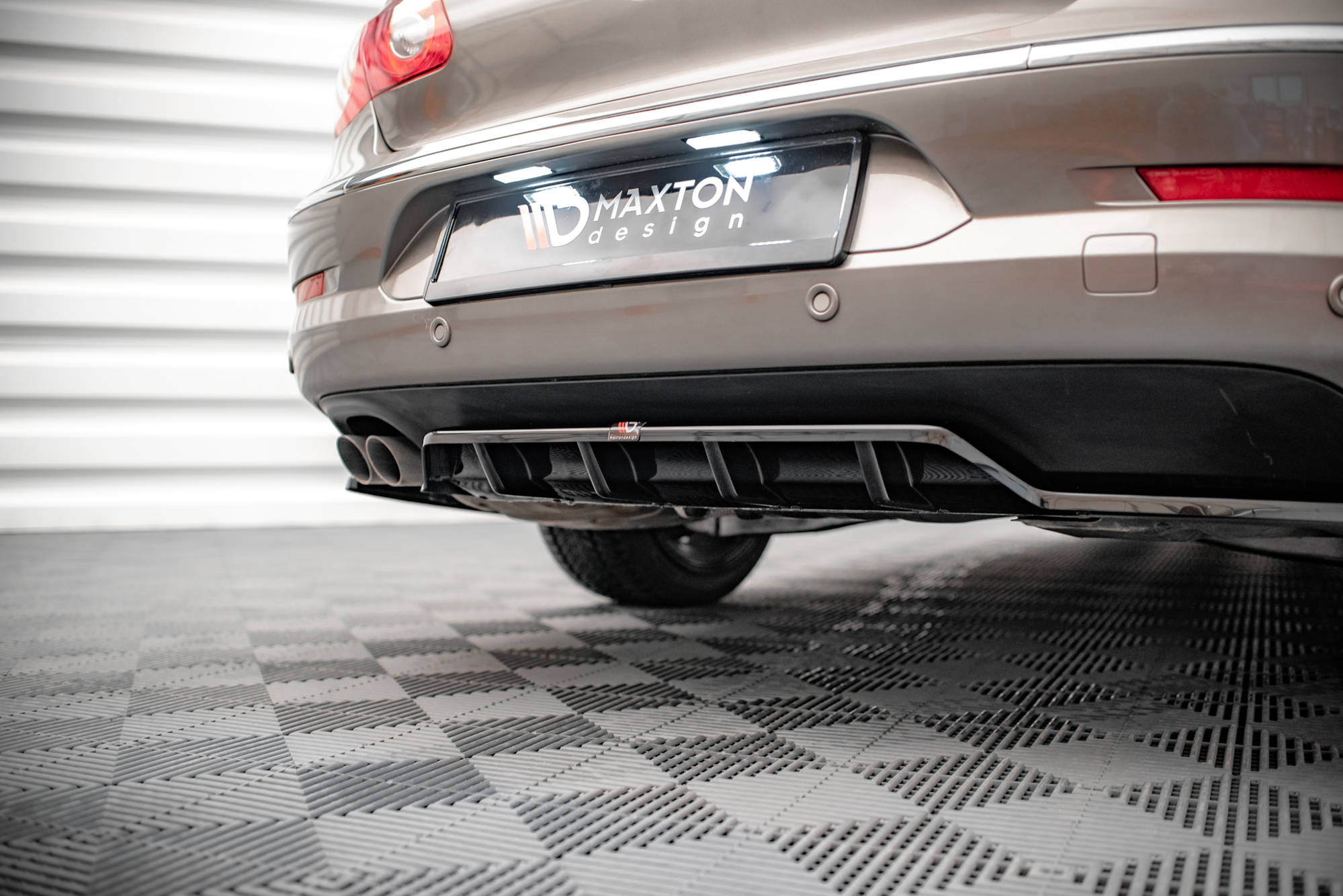 Street+ Mittlerer Diffusor RACE Heck Ansatz passend für VW Passat CC schwarz Hochglanz