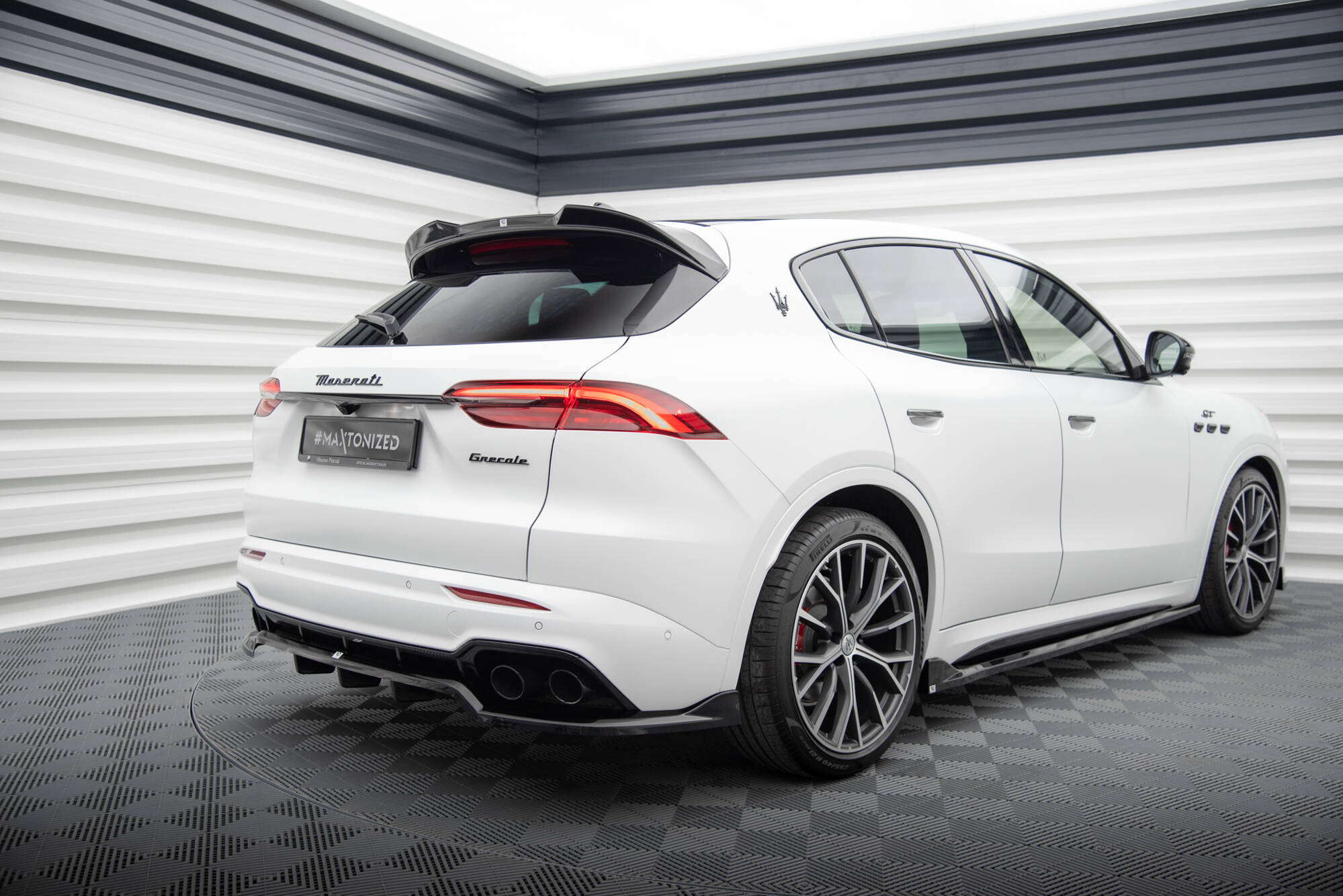 Diffusor Heckansatz passend für Maserati Grecale GT / Modena Mk1 schwarz Hochglanz