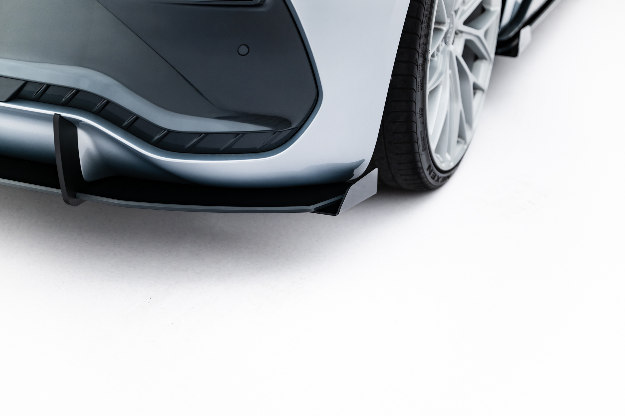 Heckansatz Diffusor + Flaps passend für CUPRA Born Mk1 schwarz Hochglanz