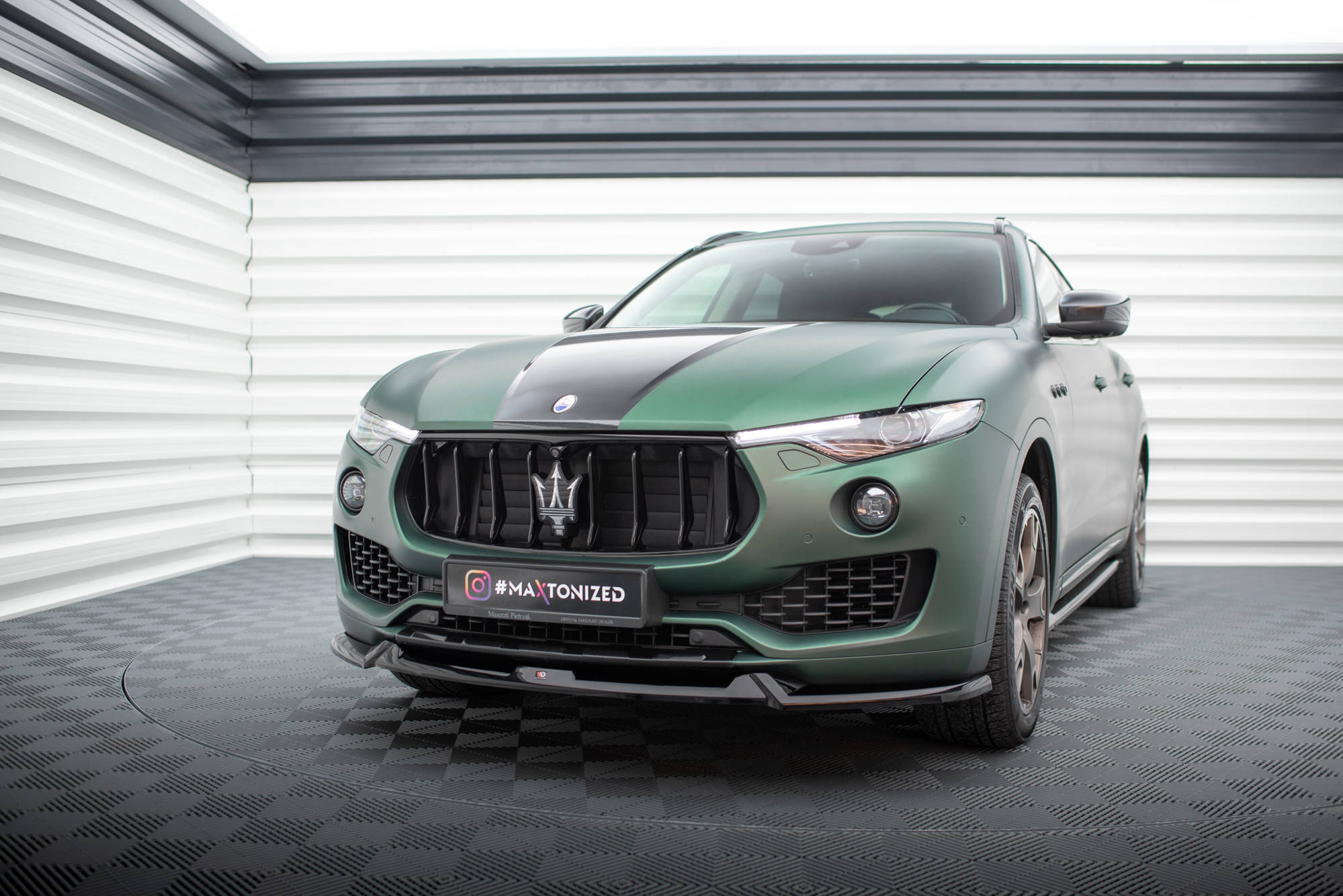 Frontlippe V.1 passend für Maserati Levante Mk1 schwarz Hochglanz