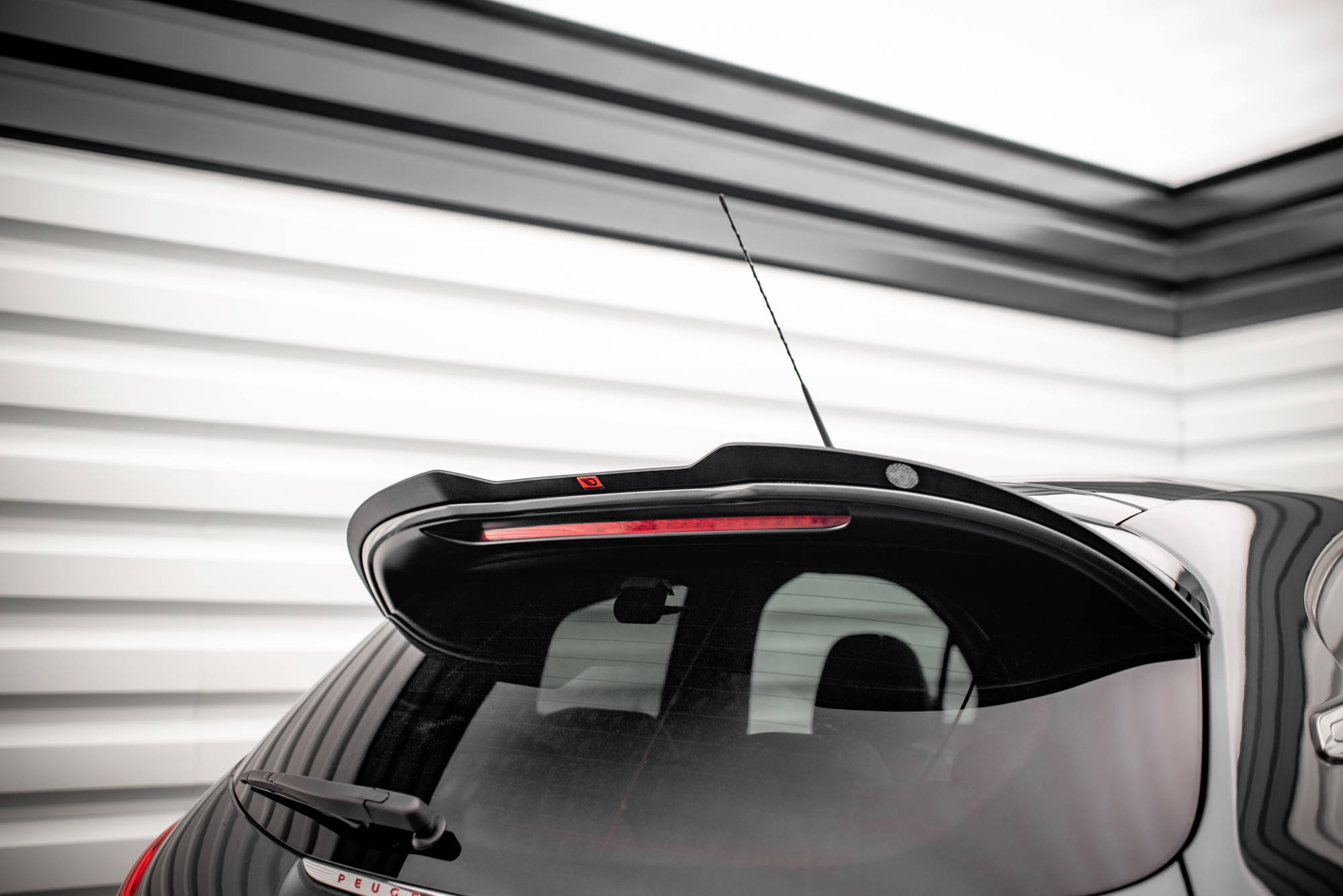 Heck Spoiler Aufsatz Abrisskante passend für Peugeot 208 GTi Mk1 schwarz Hochglanz