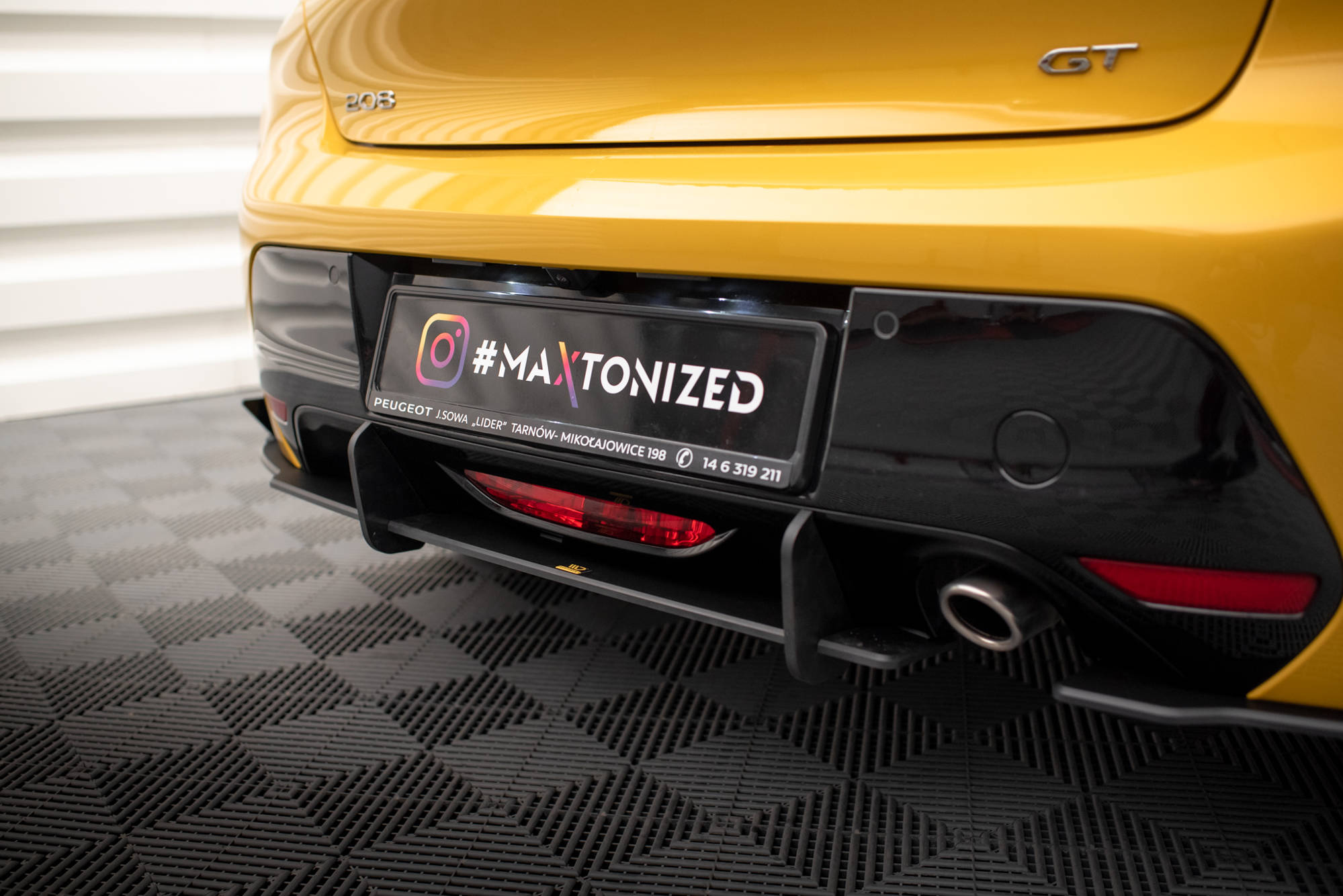 Street Pro Heck Ansatz Flaps passend für Peugeot 208 GT Mk2 schwarz-rot+ Hochglanz Flaps