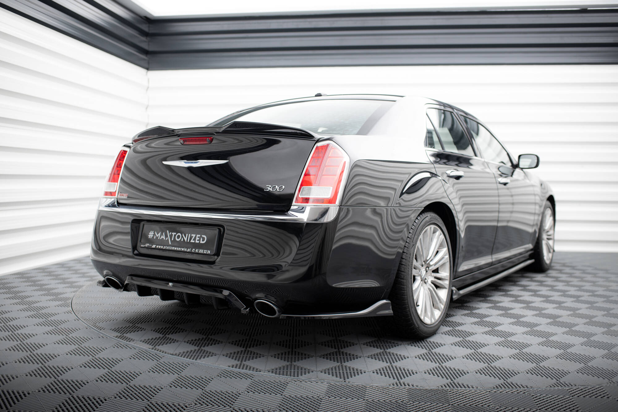Diffusor Heckansatz passend für Chrysler 300 Mk2 schwarz Hochglanz