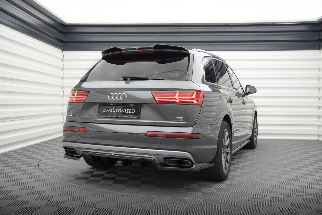 Street+ Mittlerer Diffusor RACE Heck Ansatz passend für Audi Q7 Mk2 schwarz Hochglanz