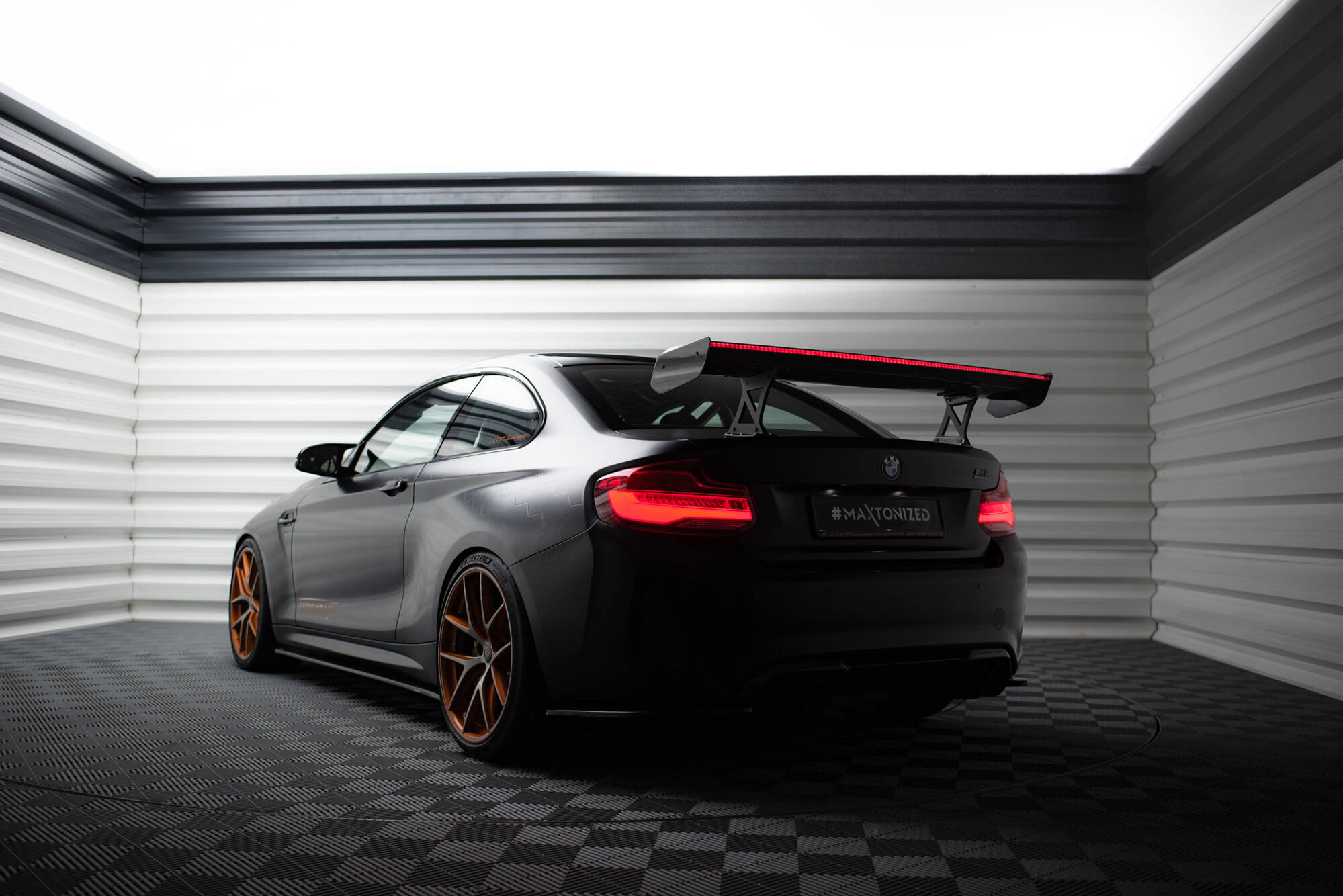 Carbon Heck Spoiler Heckflügel Standfuß Innen + LED passend für BMW M2 F87 / 2 / 2 M-Paket F22