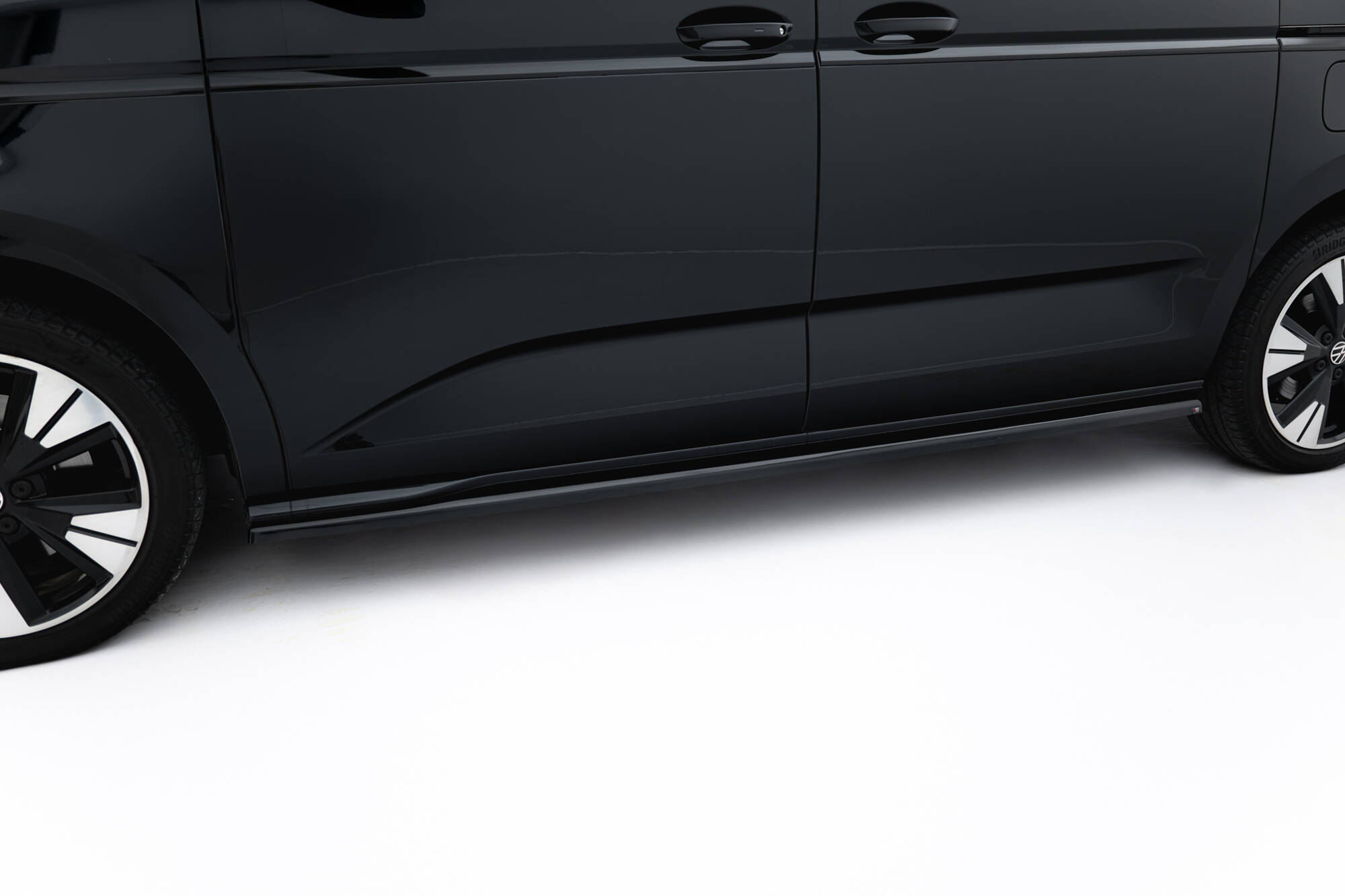 Street+ Seitenschweller Leisten passend für VW Multivan Long T7 schwarz Hochglanz