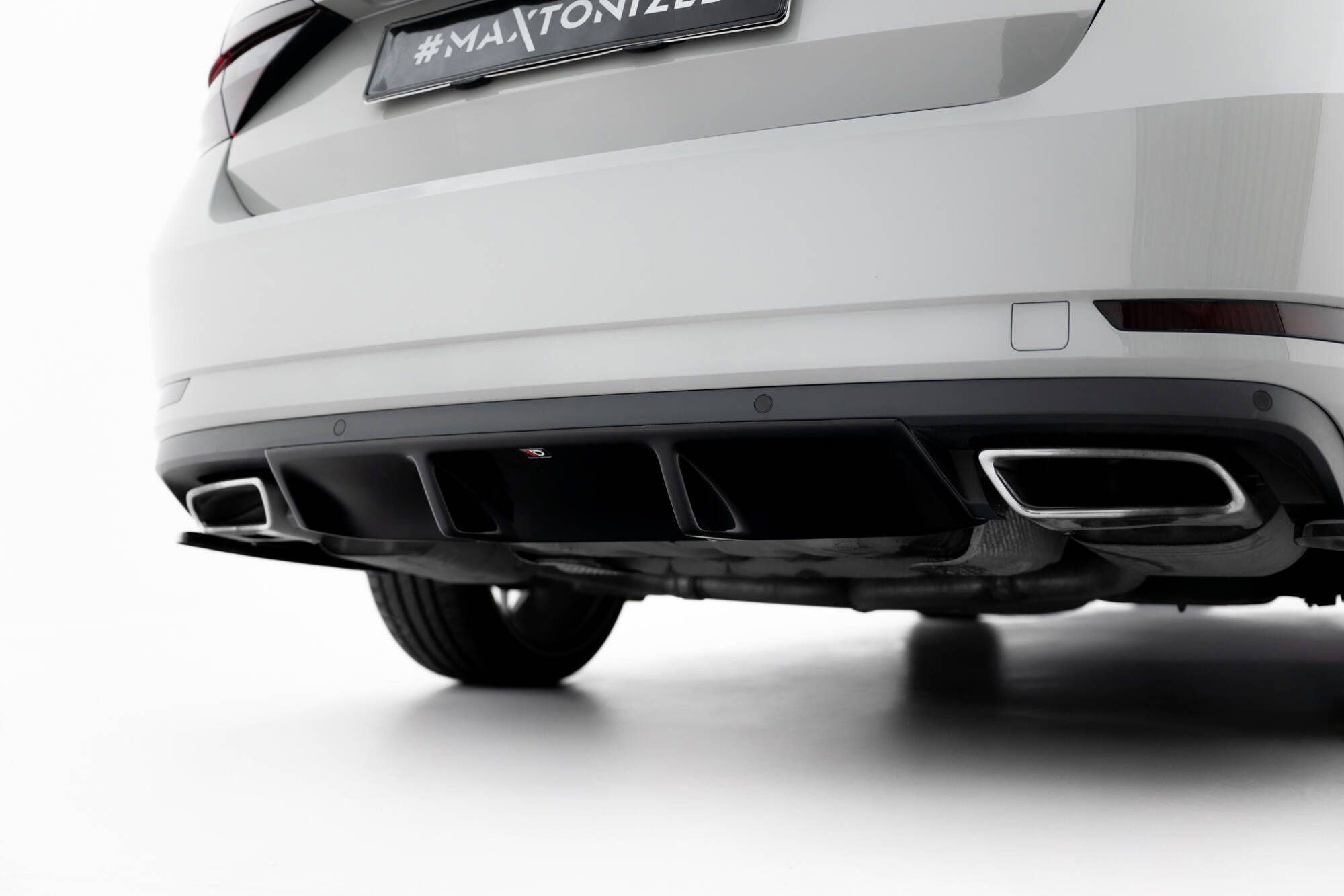 Street+ Heck Ansatz Diffusor V.1 passend für Skoda Superb Liftback / Combi Mk3 schwarz Hochglanz