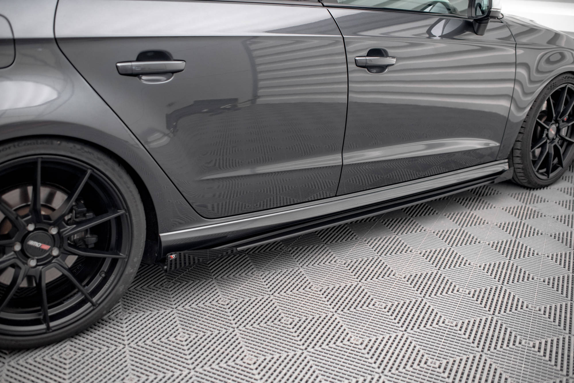 Street Pro Seitenschweller Leisten + Flaps passend für Audi S3 / A3 S-Line Sportback 8V FL schwarz Hochglanz