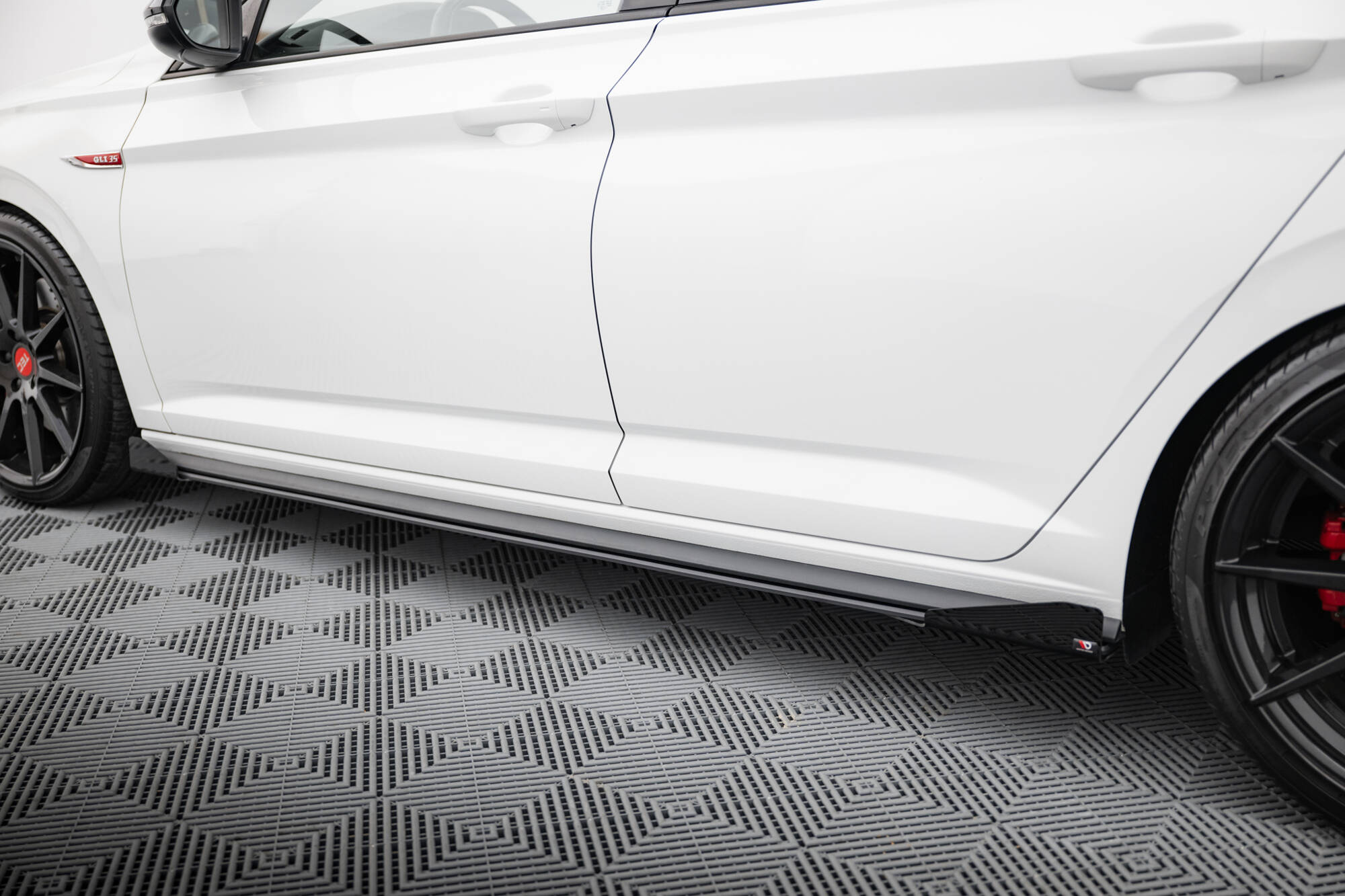 Seitenschweller Flaps passend für VW Jetta GLI Mk7 schwarz Hochglanz