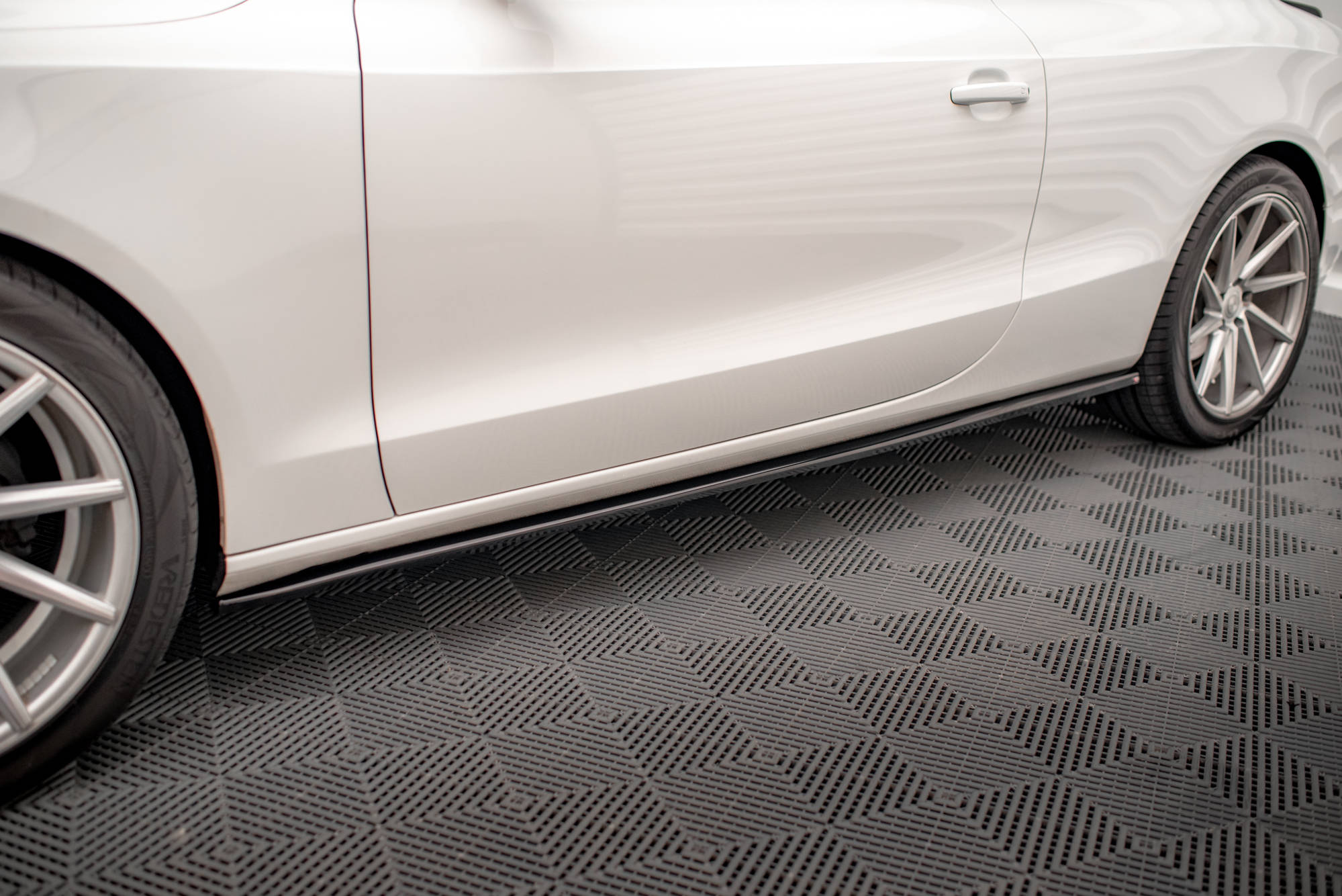 Street+ Seitenschweller Leisten V.2 passend für Audi A5 / A5 S-Line / S5 Coupe 8T schwarz Hochglanz